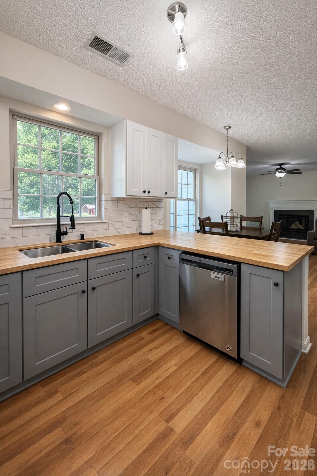 7531 Woodknoll Drive — Charlotte