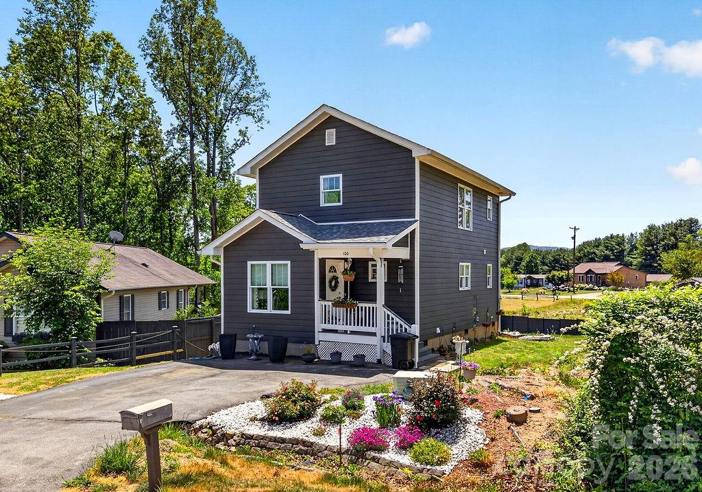 100 Victoria Springs Drive — Flat Rock