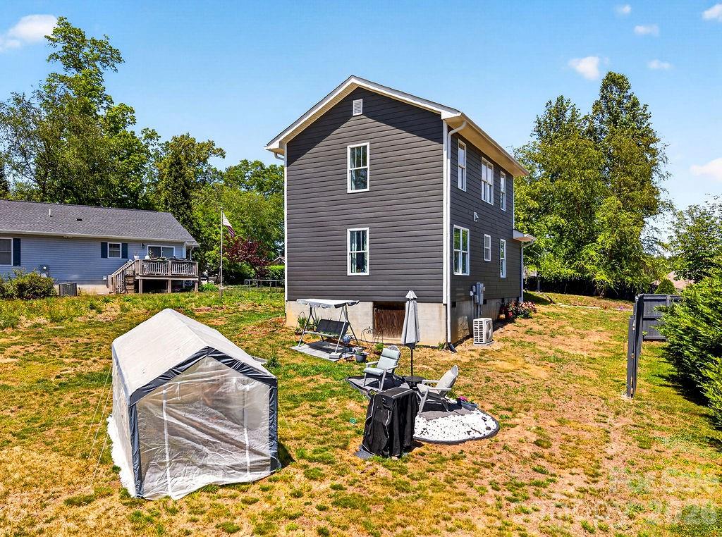 100 Victoria Springs Drive — Flat Rock