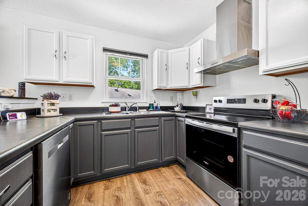 100 Victoria Springs Drive — Flat Rock