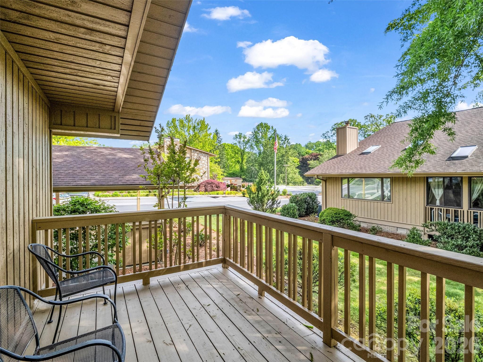 102 White Oak Drive — Hendersonville