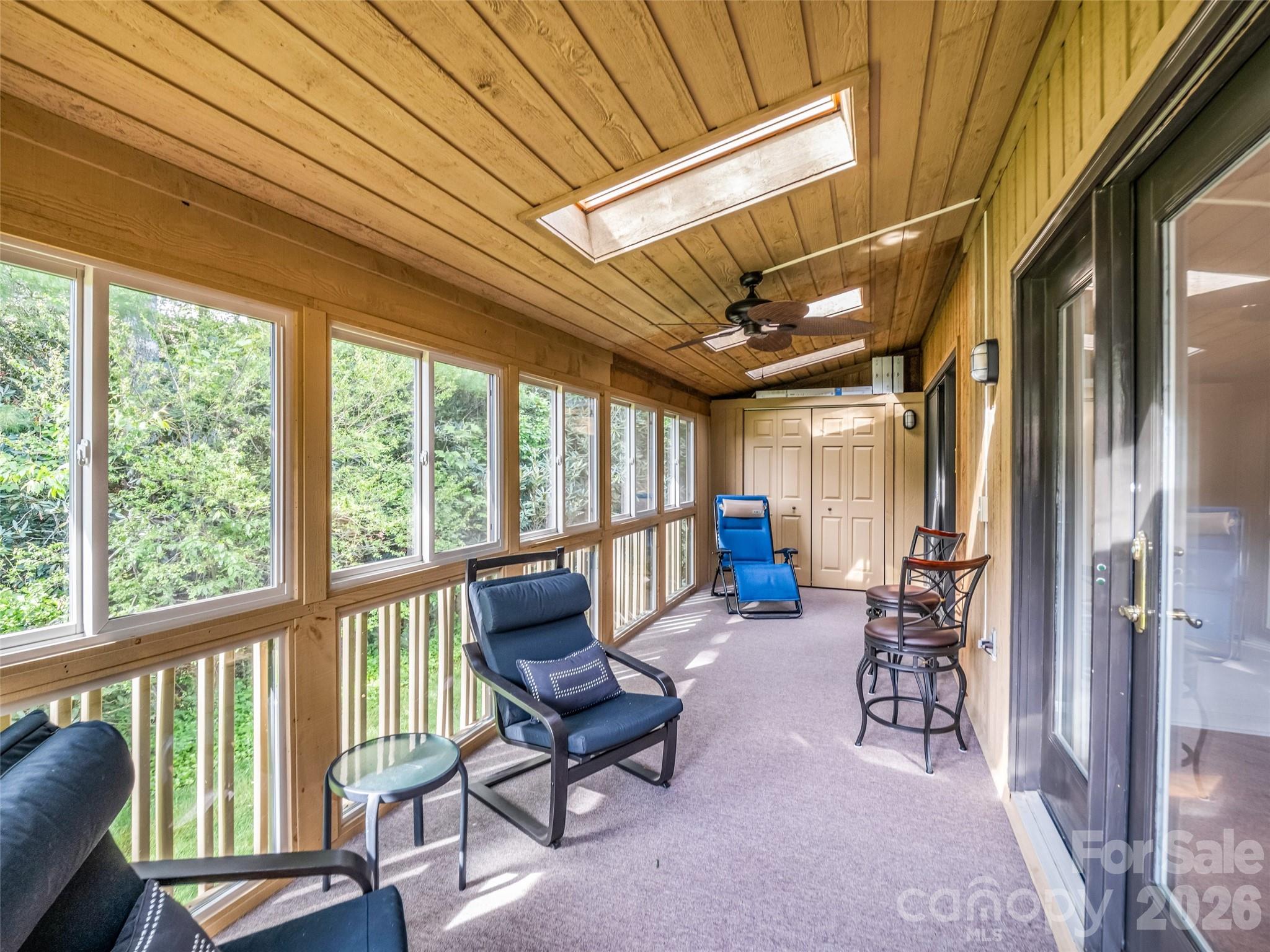 102 White Oak Drive — Hendersonville