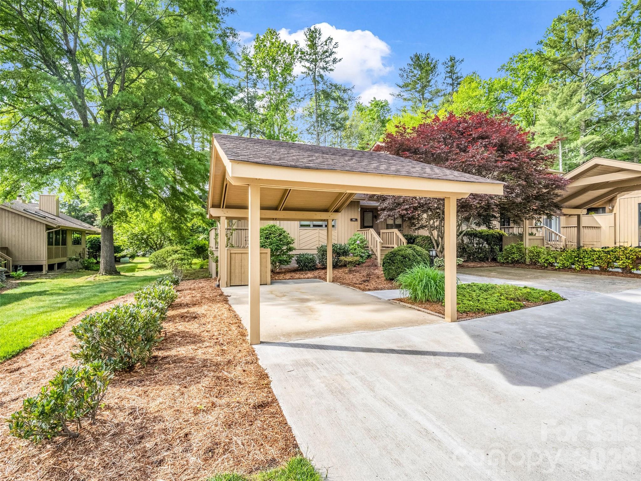 102 White Oak Drive — Hendersonville