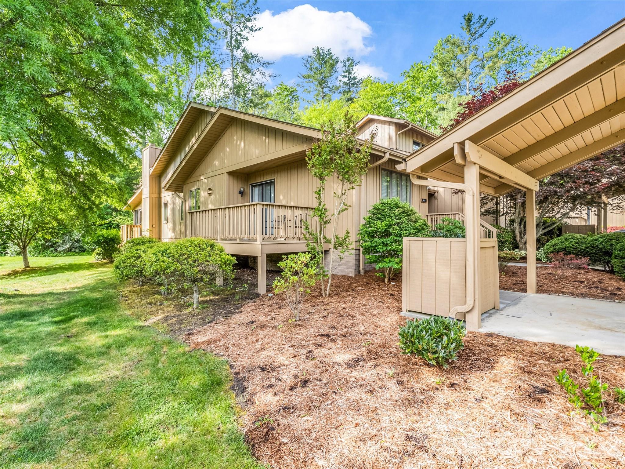 102 White Oak Drive — Hendersonville