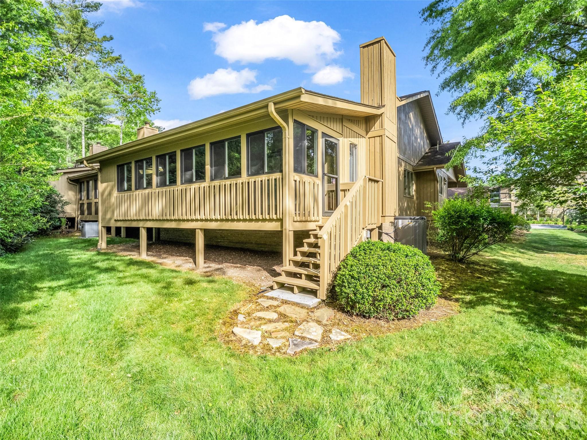 102 White Oak Drive — Hendersonville