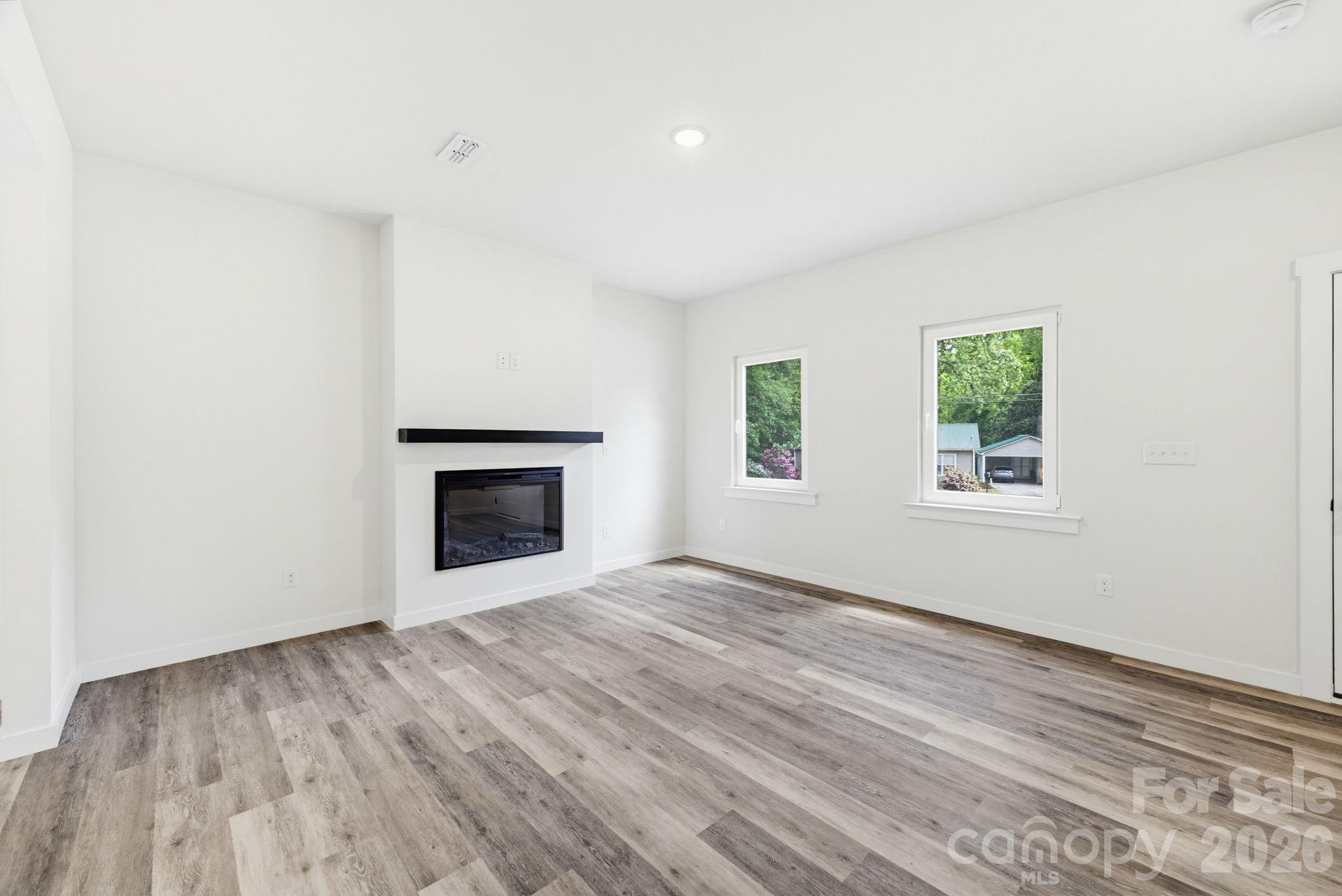 4147 2nd Street NE — Hickory