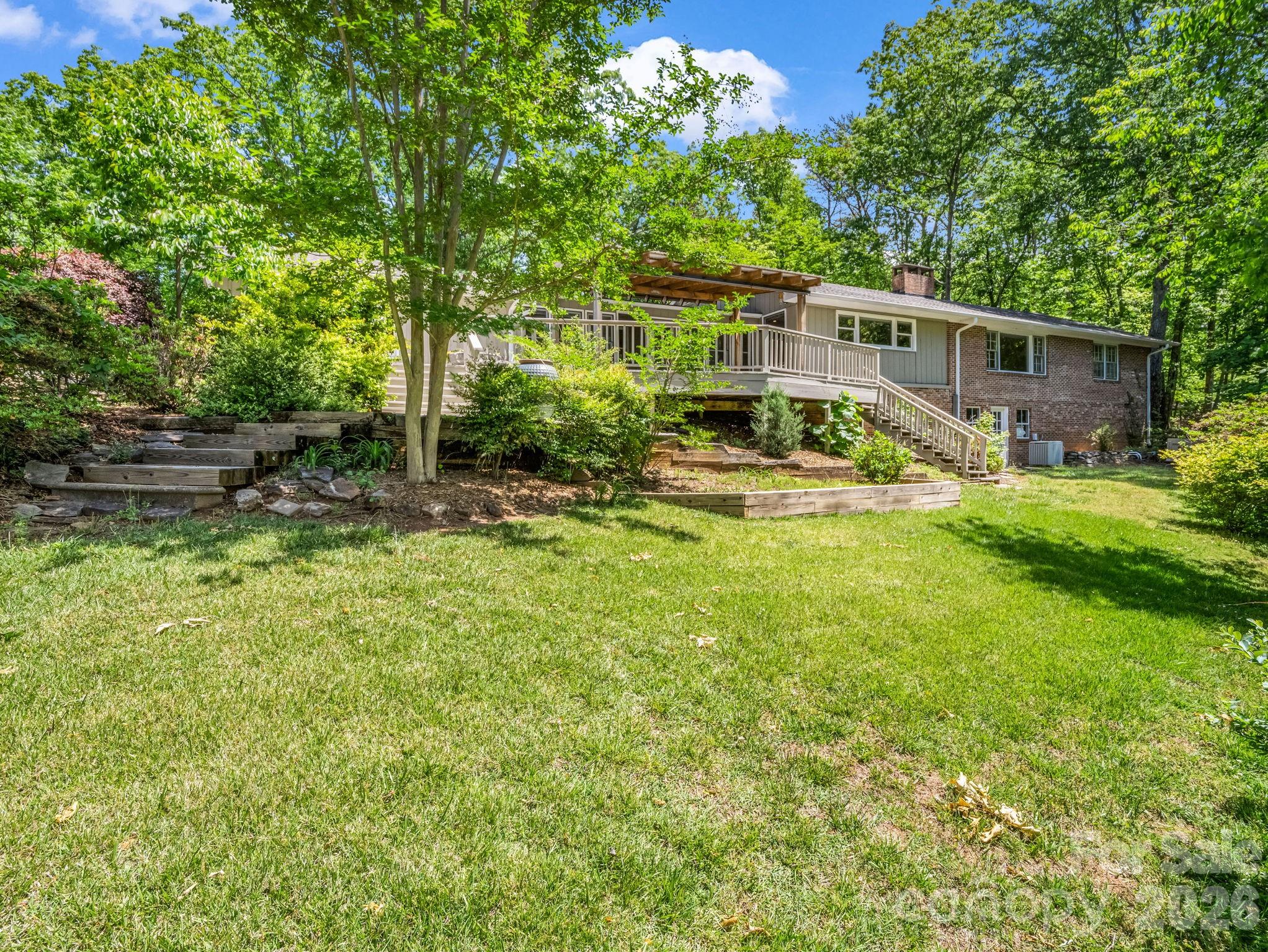 7 Hearthstone Lane — Landrum