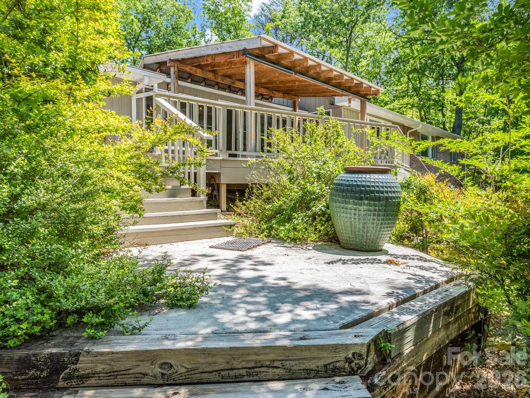 7 Hearthstone Lane — Landrum