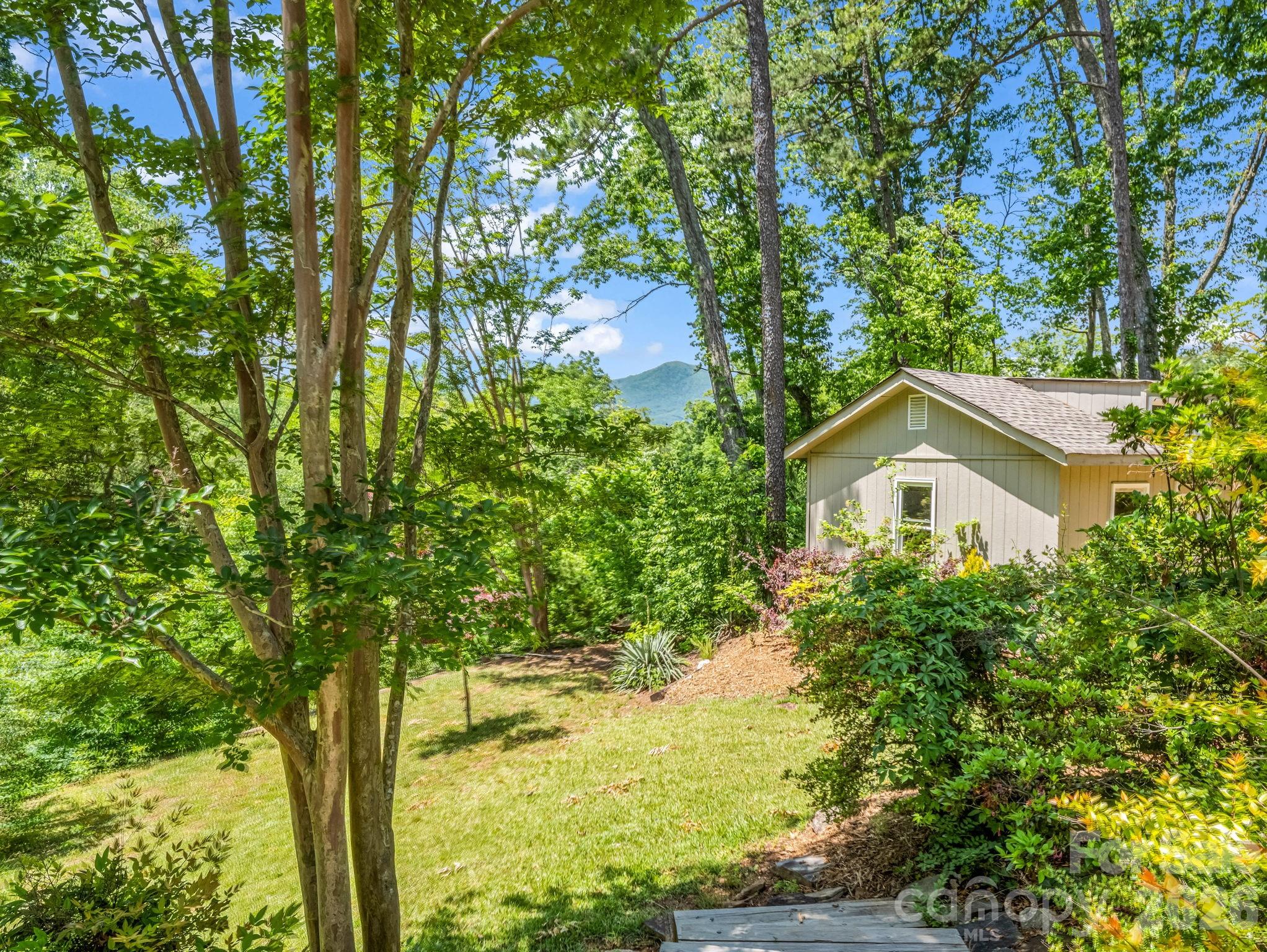 7 Hearthstone Lane — Landrum