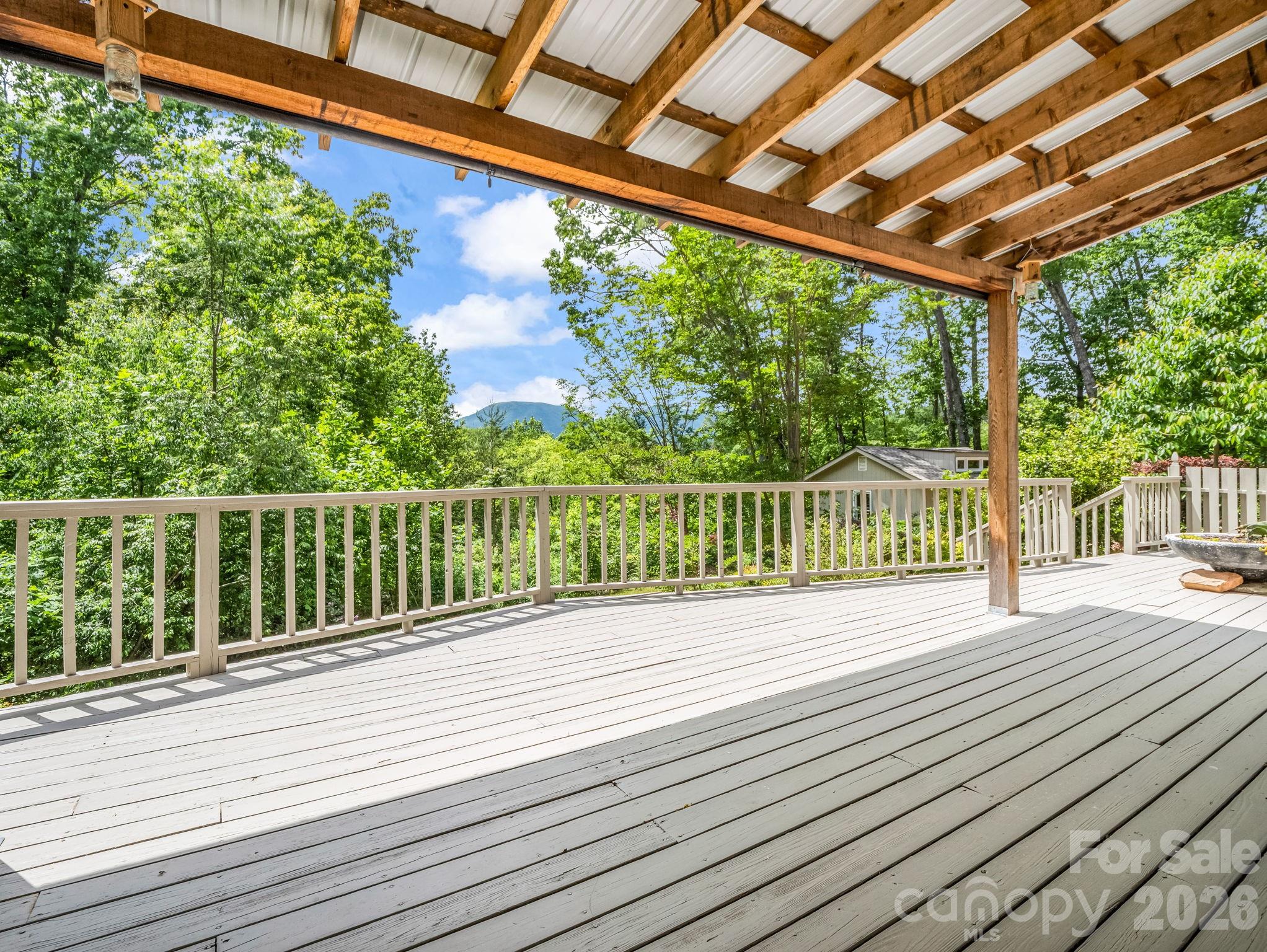 7 Hearthstone Lane — Landrum