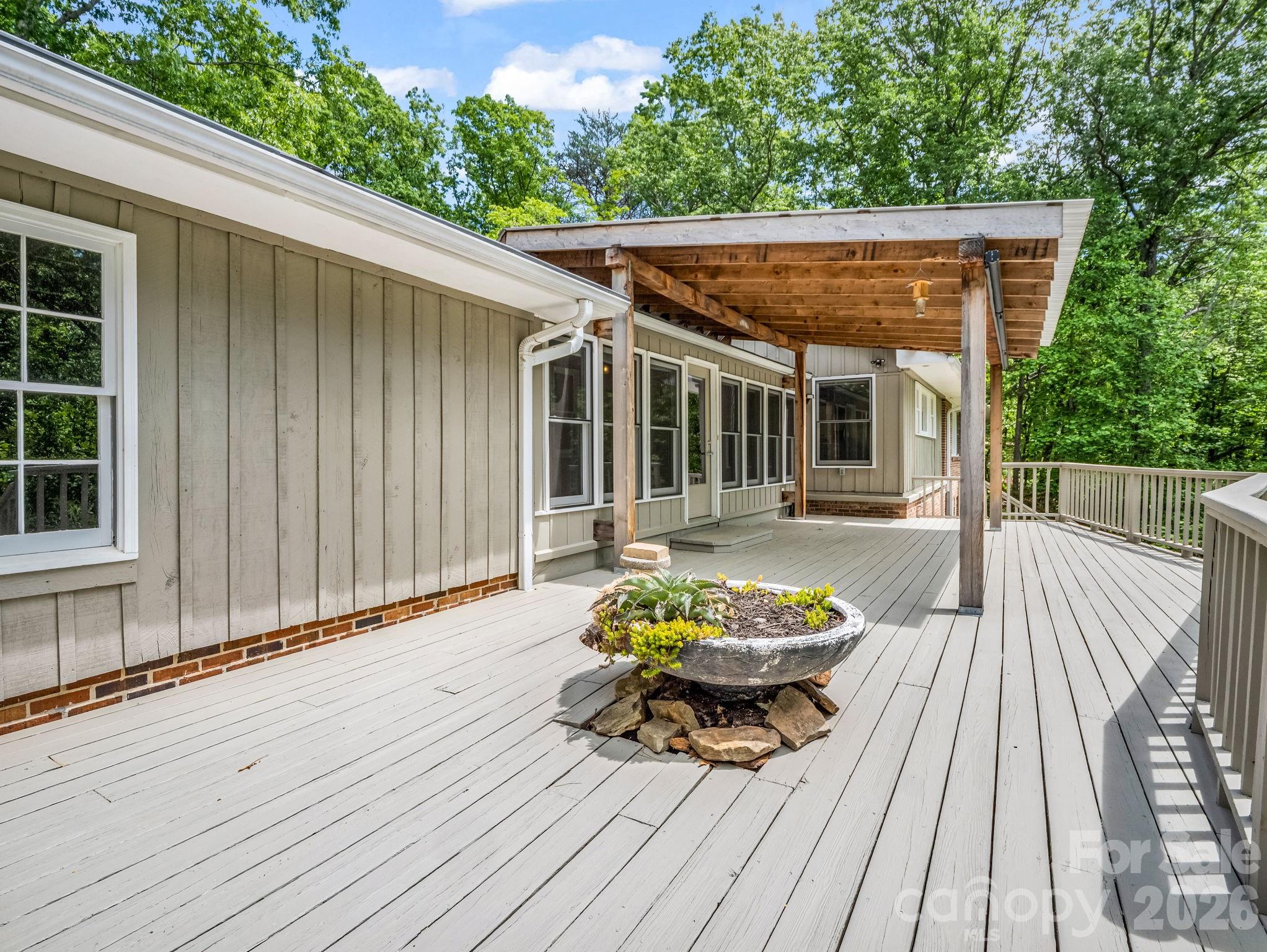 7 Hearthstone Lane — Landrum