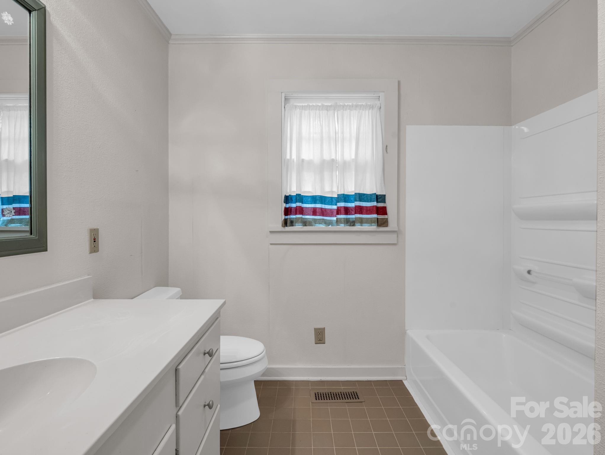 7 Hearthstone Lane — Landrum