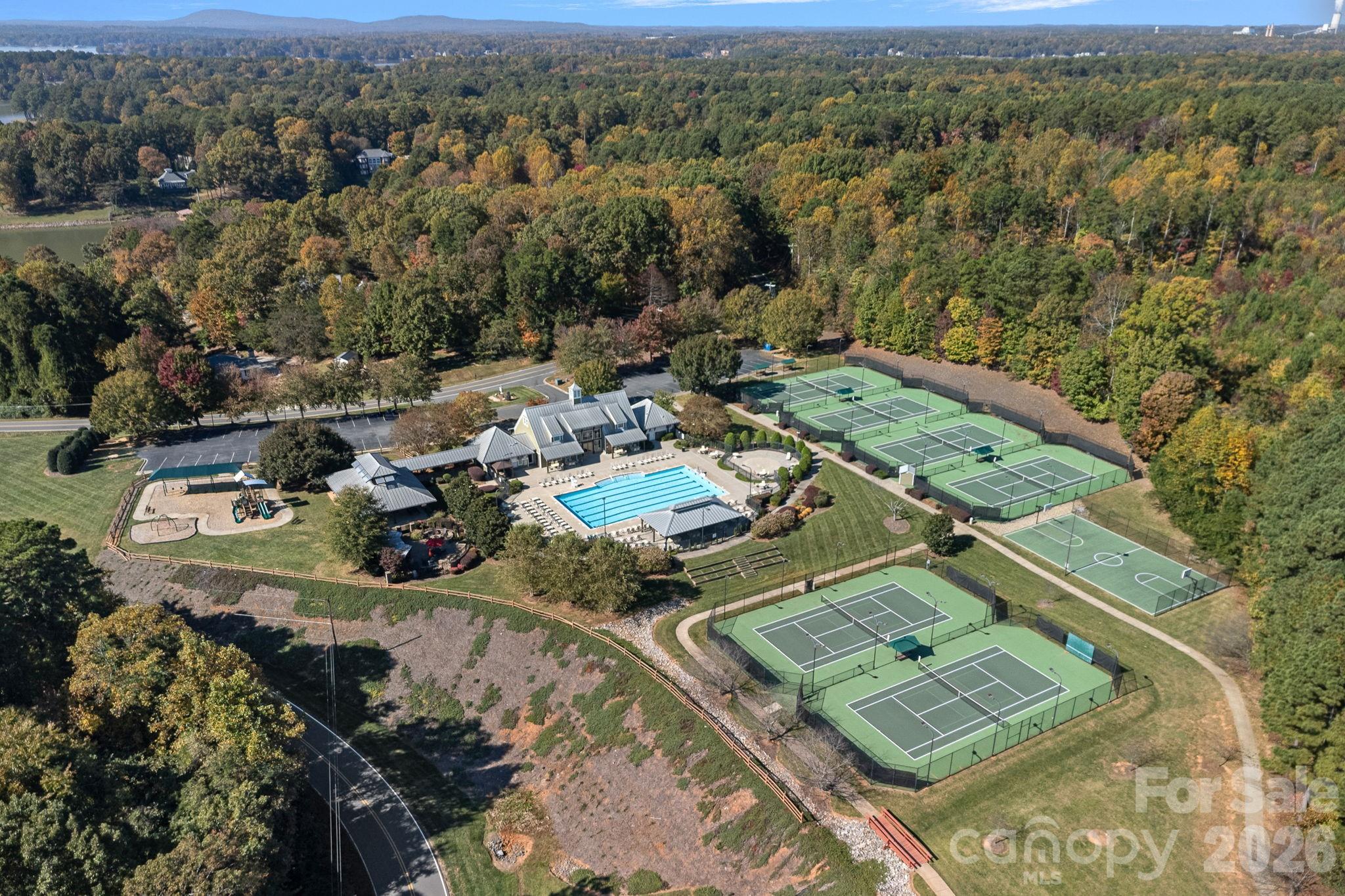 121 Willow Bend Court — Mooresville