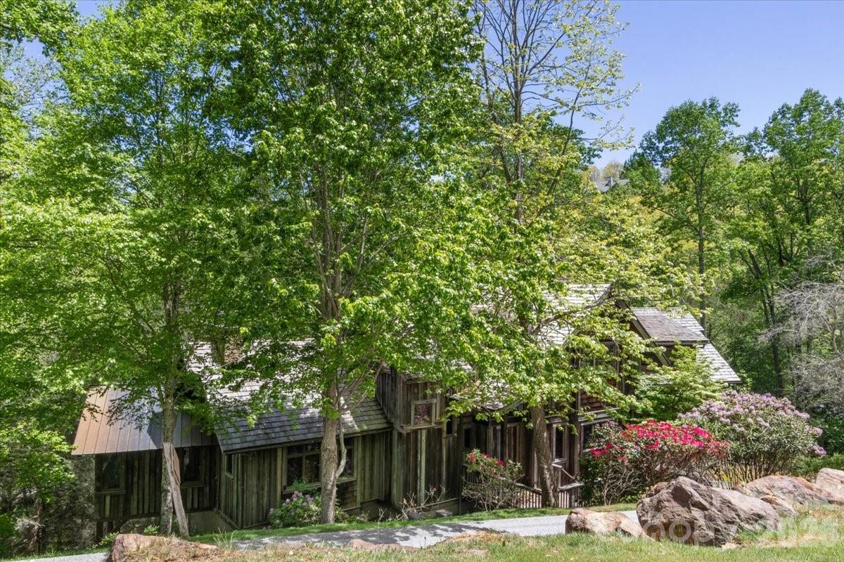 56 Spring House Drive — Burnsville