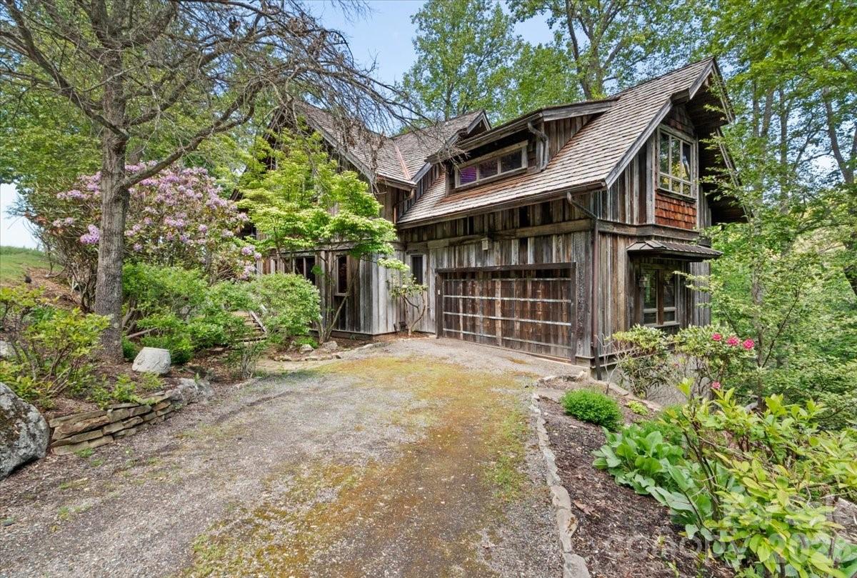 56 Spring House Drive — Burnsville