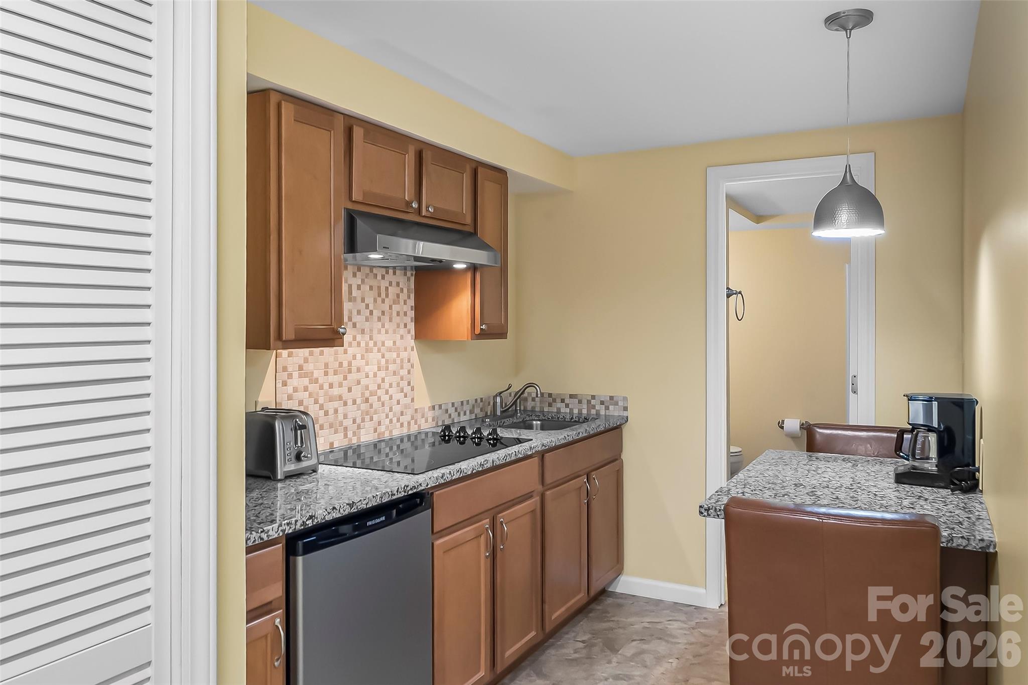 3104 Zion Church Road — Hickory