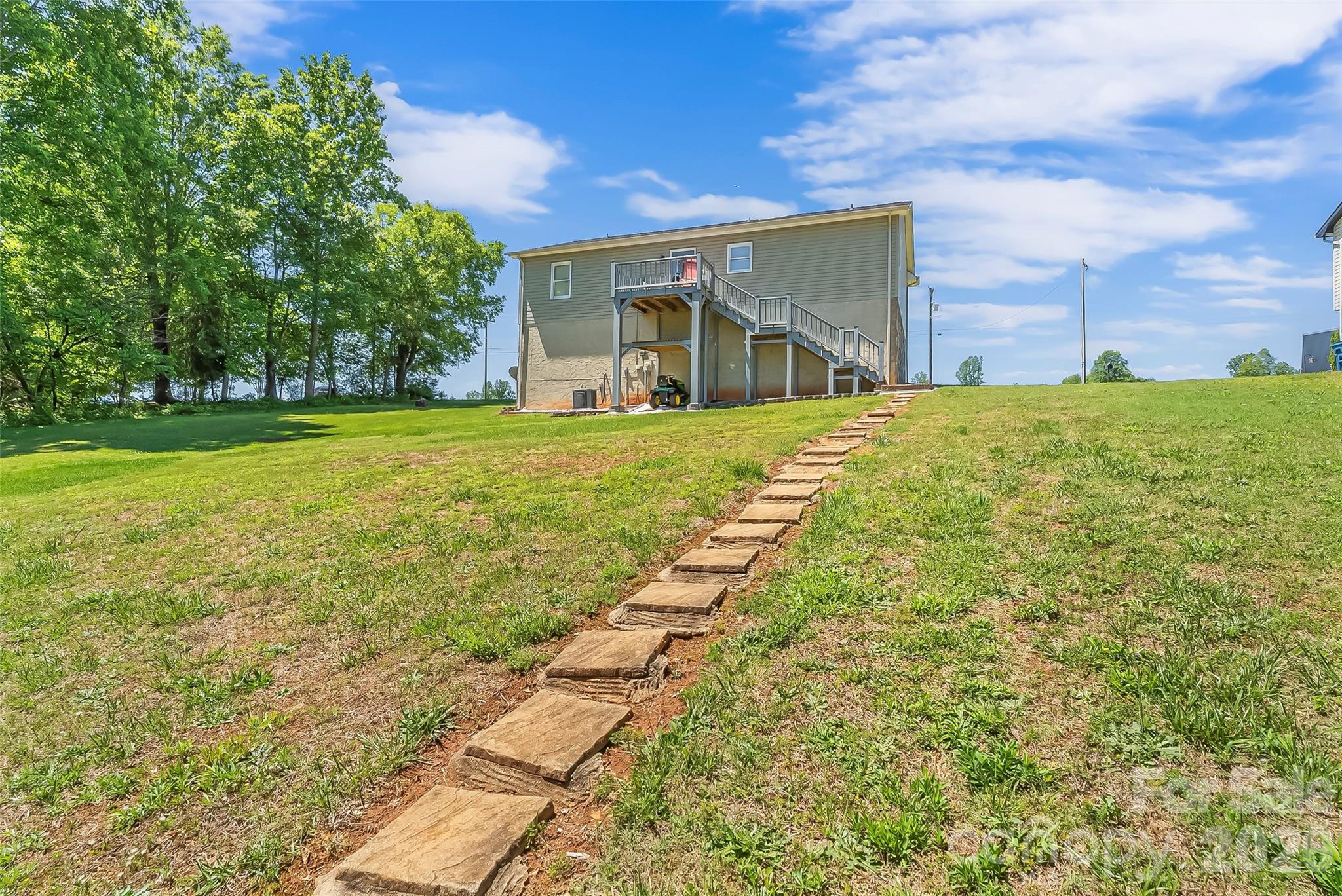 3104 Zion Church Road — Hickory