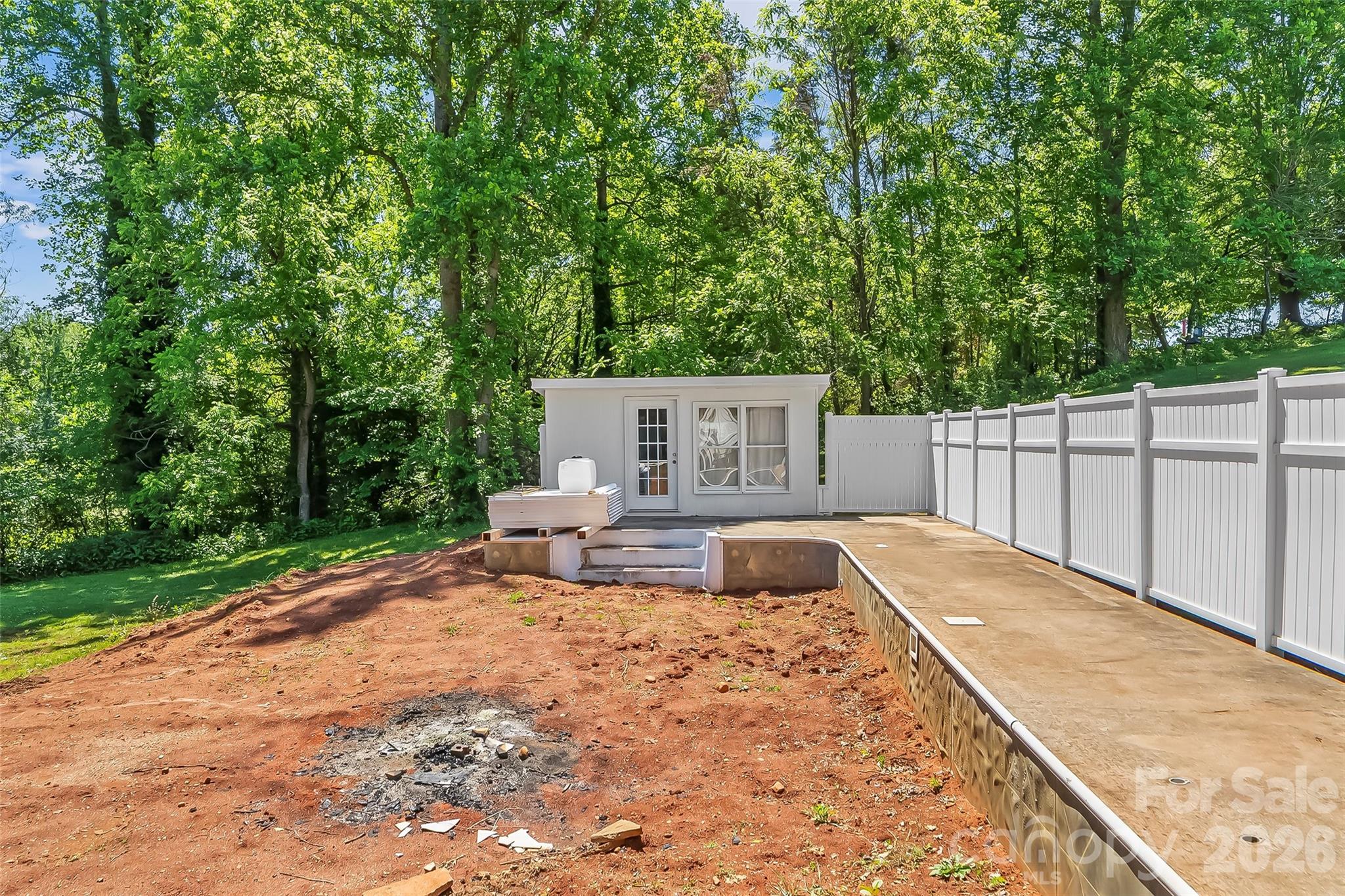 3104 Zion Church Road — Hickory