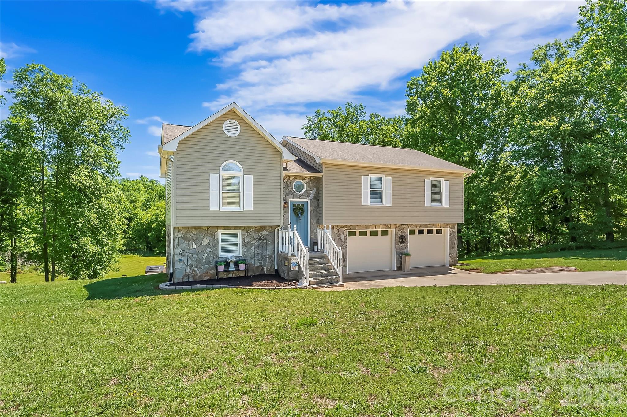 3104 Zion Church Road — Hickory