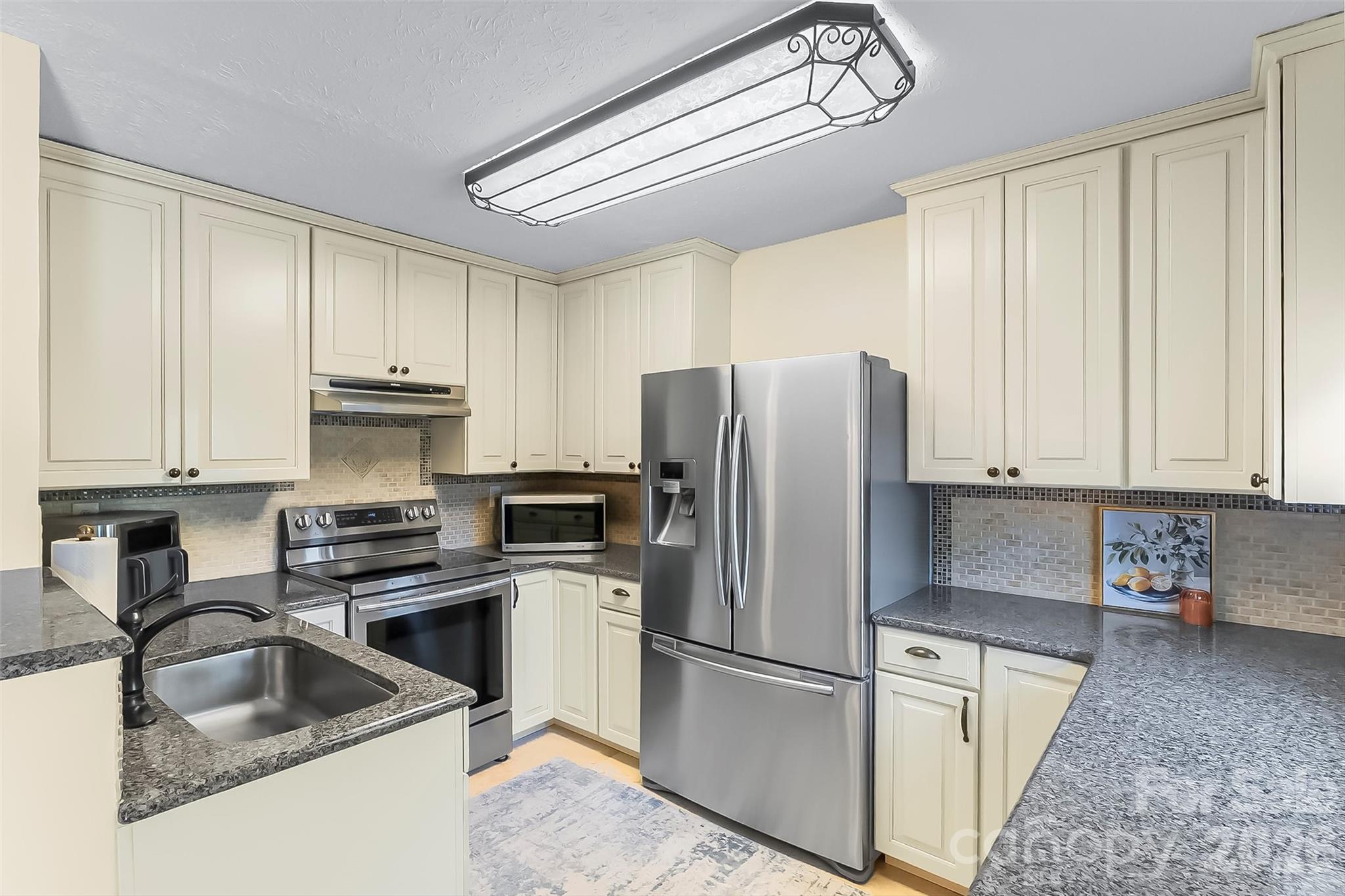 3104 Zion Church Road — Hickory