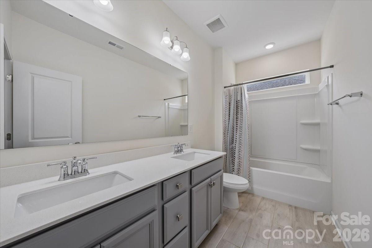 7202 Glenroe Drive — Huntersville