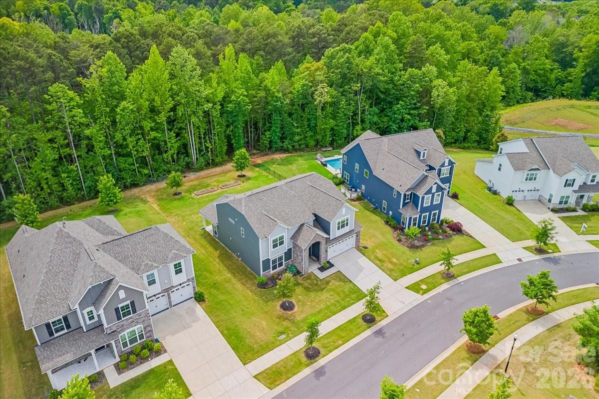 7202 Glenroe Drive — Huntersville