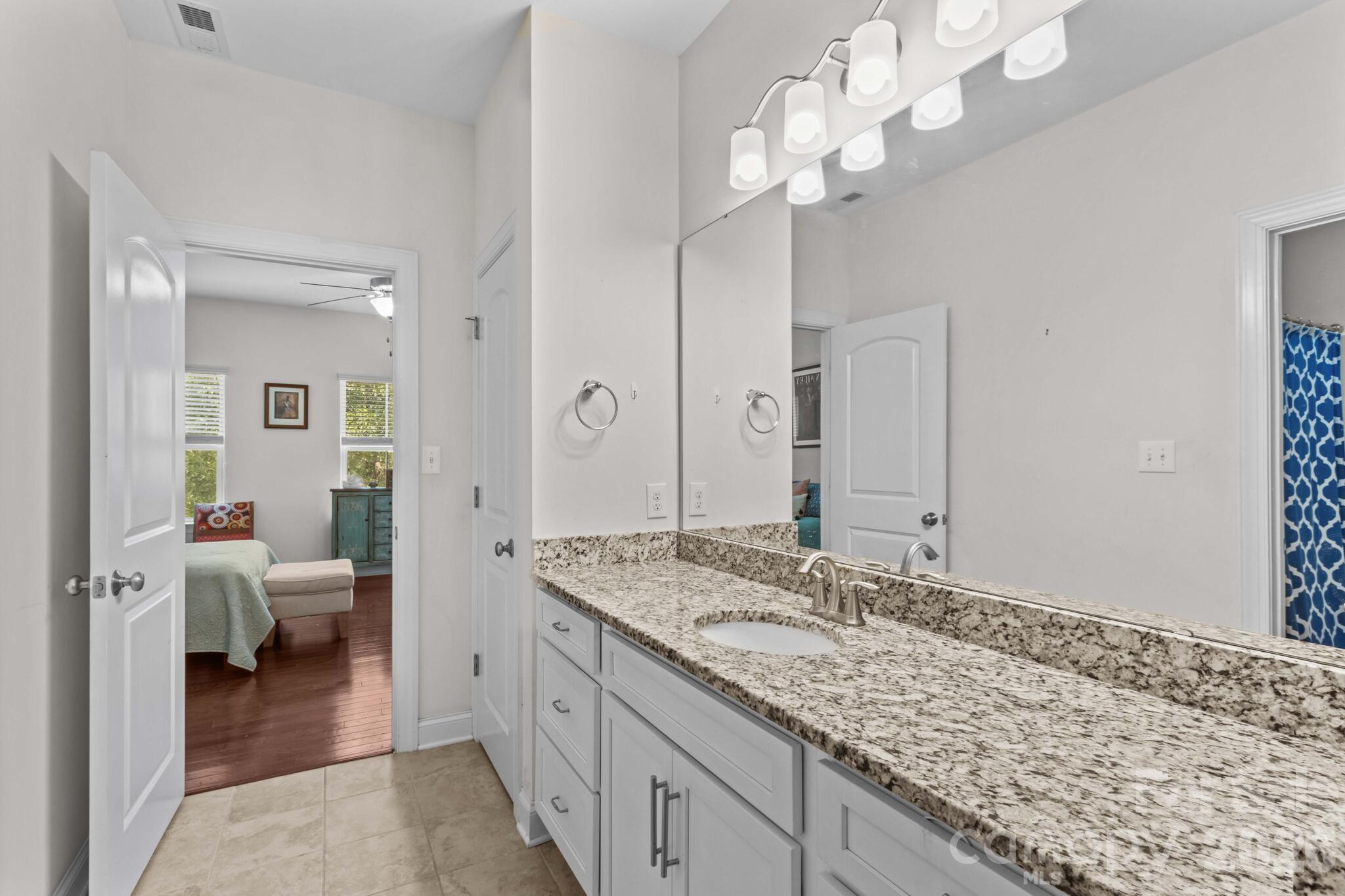 10258 Vanguard Parkway — Huntersville