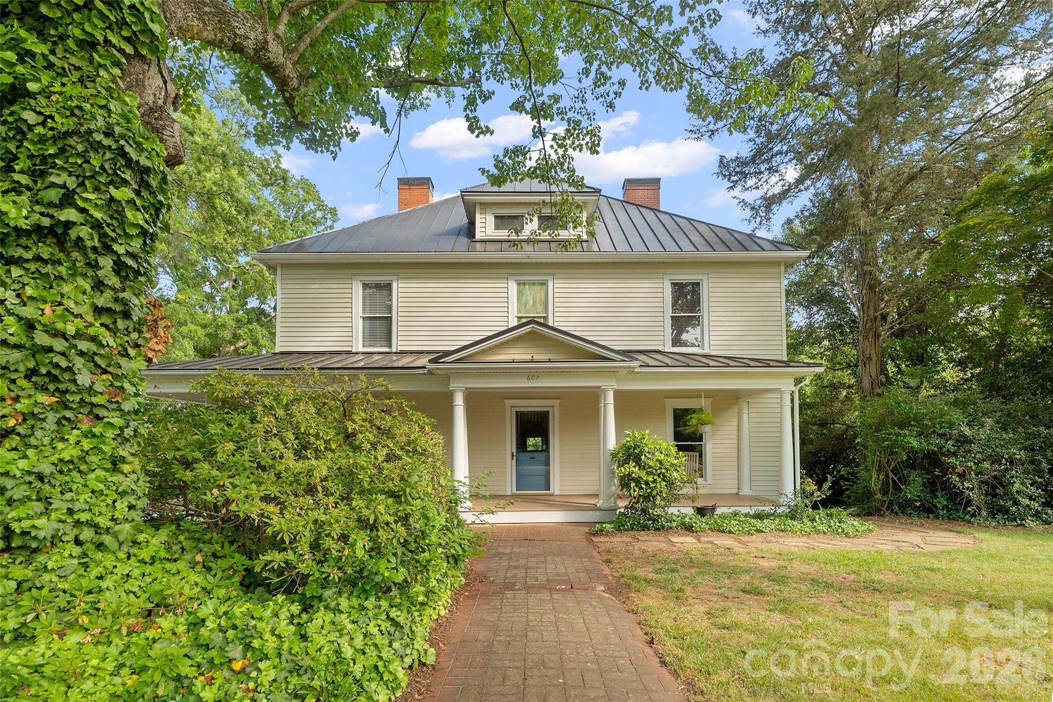 602 N Main Street — Davidson