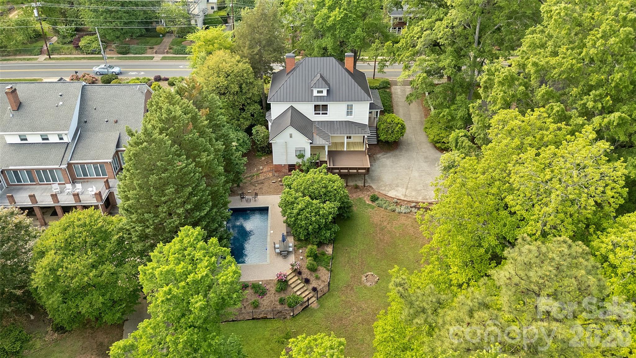 602 N Main Street — Davidson
