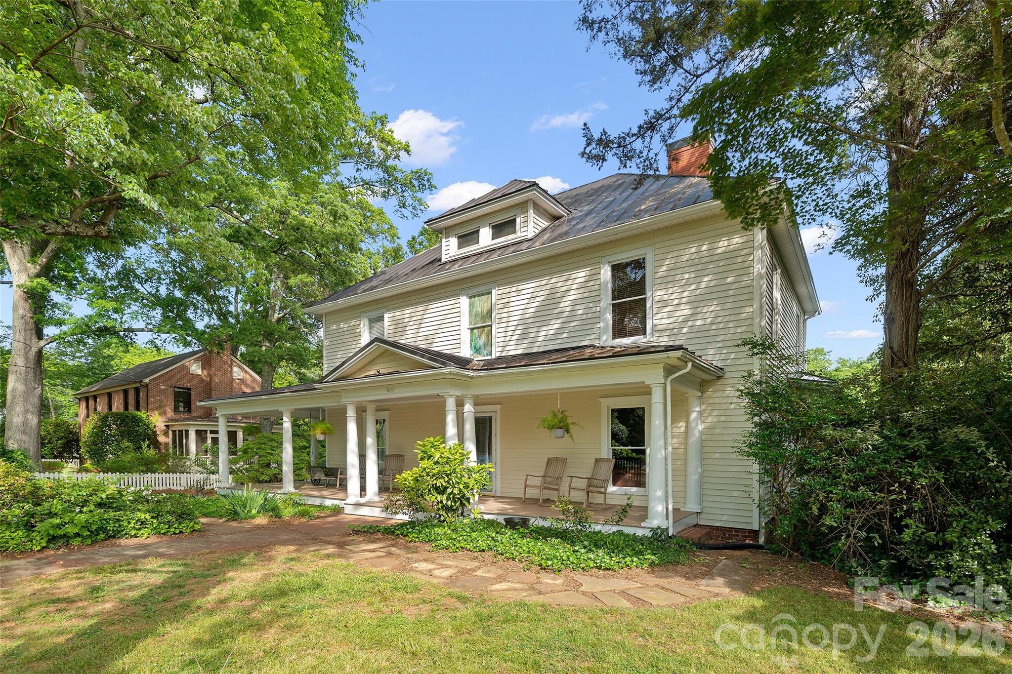 602 N Main Street — Davidson