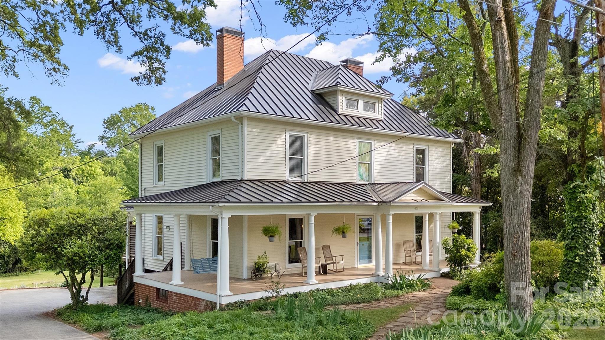 602 N Main Street — Davidson