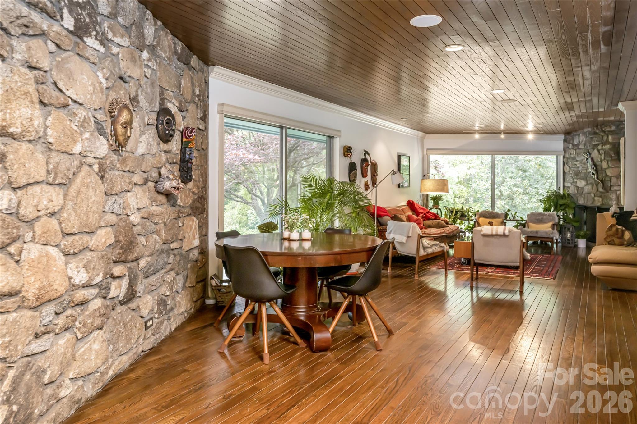 18 Forest Road — Asheville