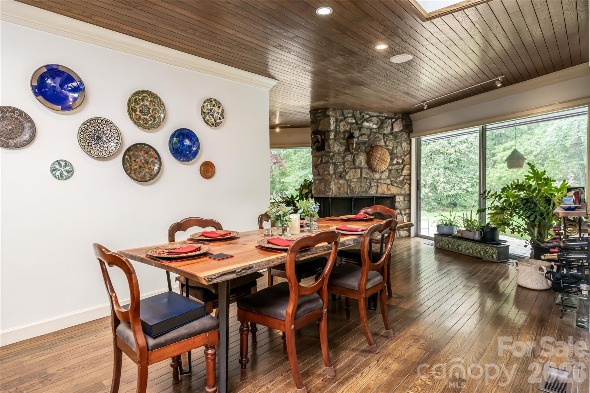 18 Forest Road — Asheville