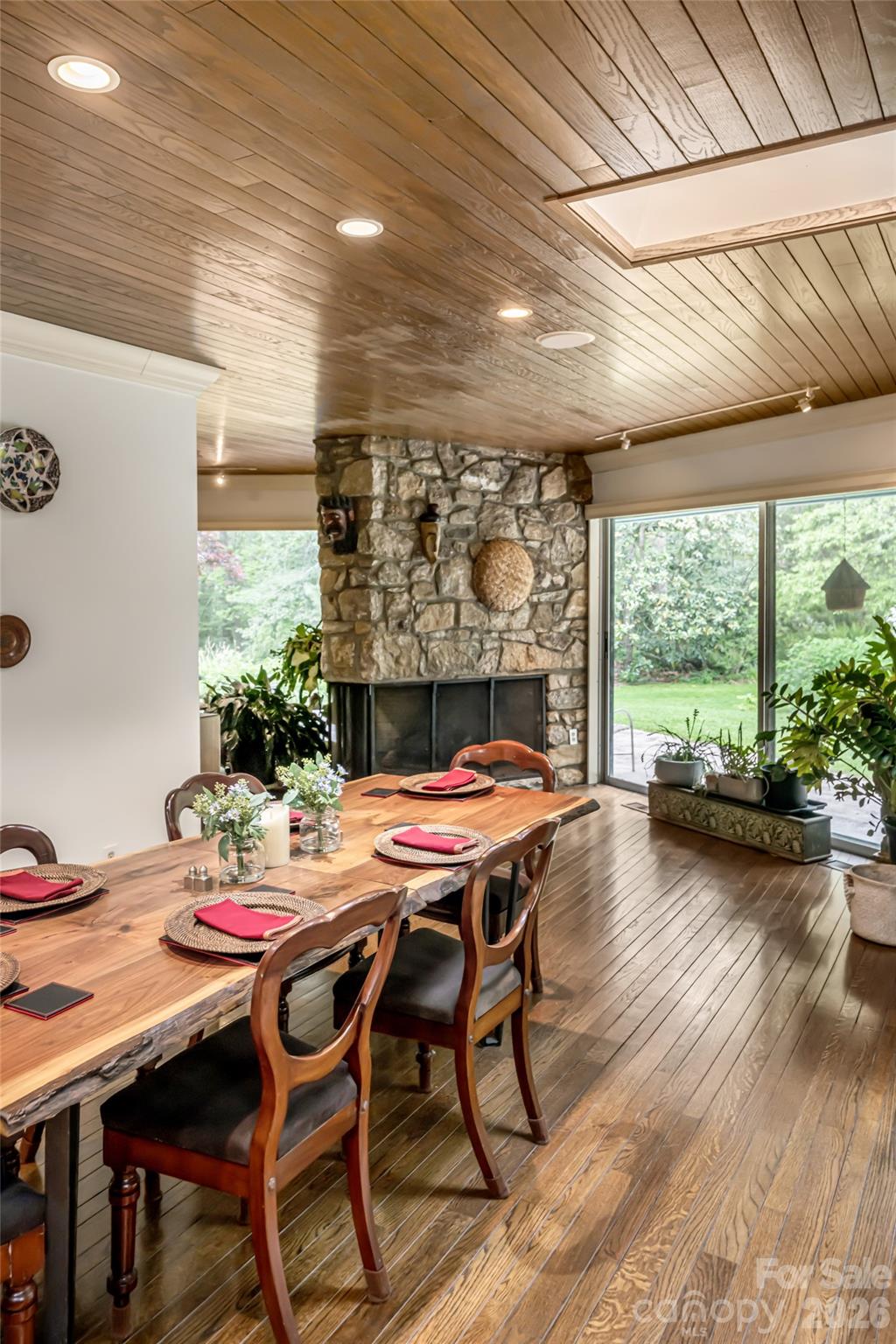 18 Forest Road — Asheville