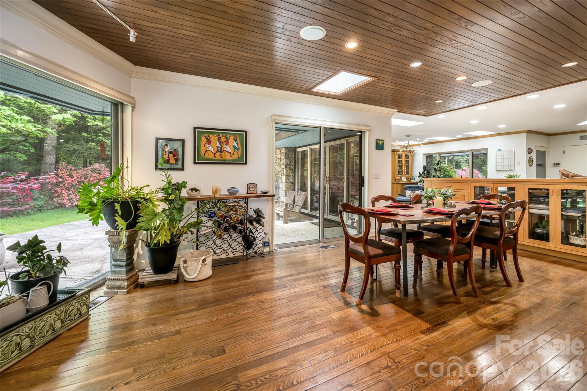 18 Forest Road — Asheville