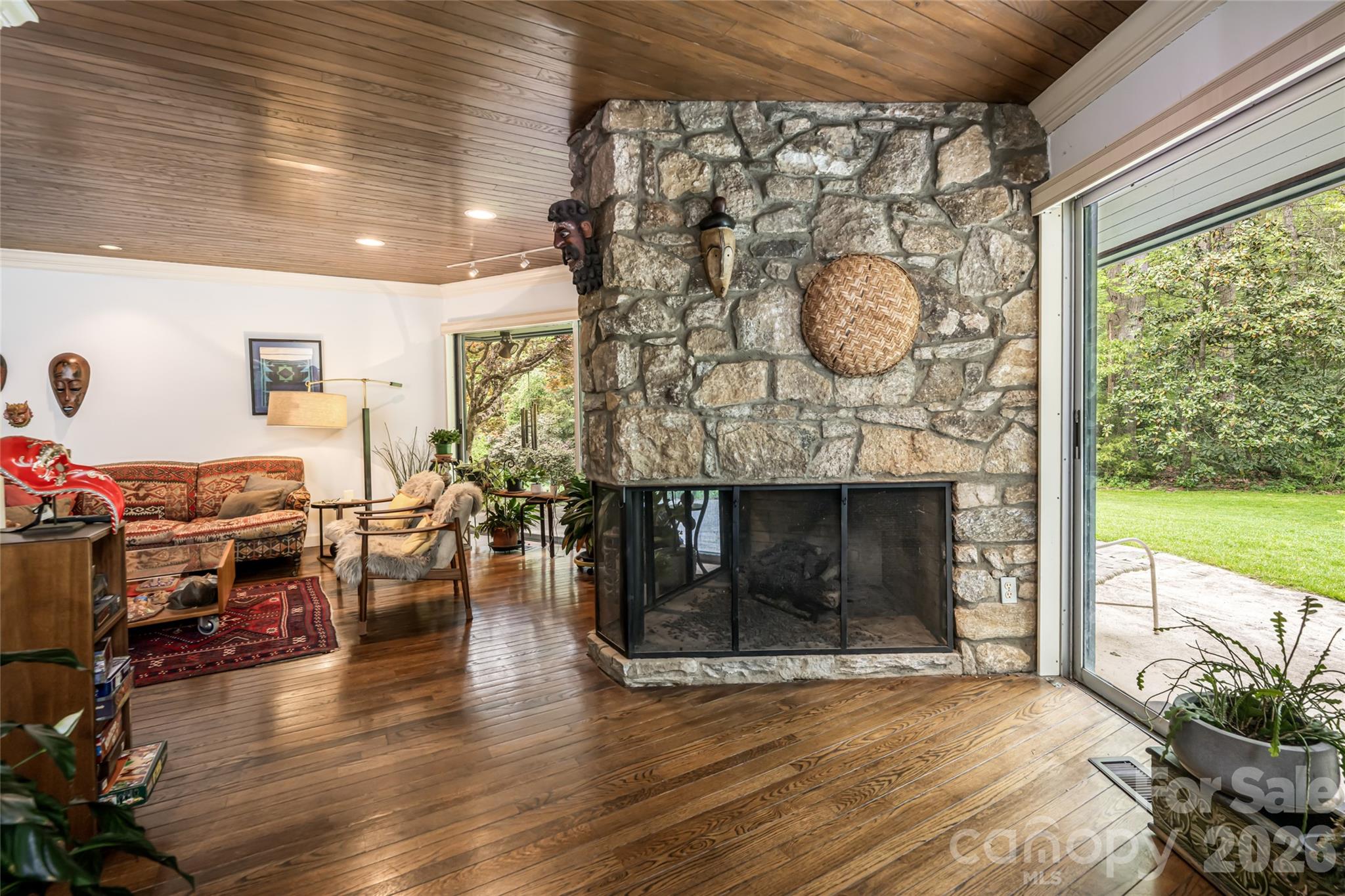 18 Forest Road — Asheville