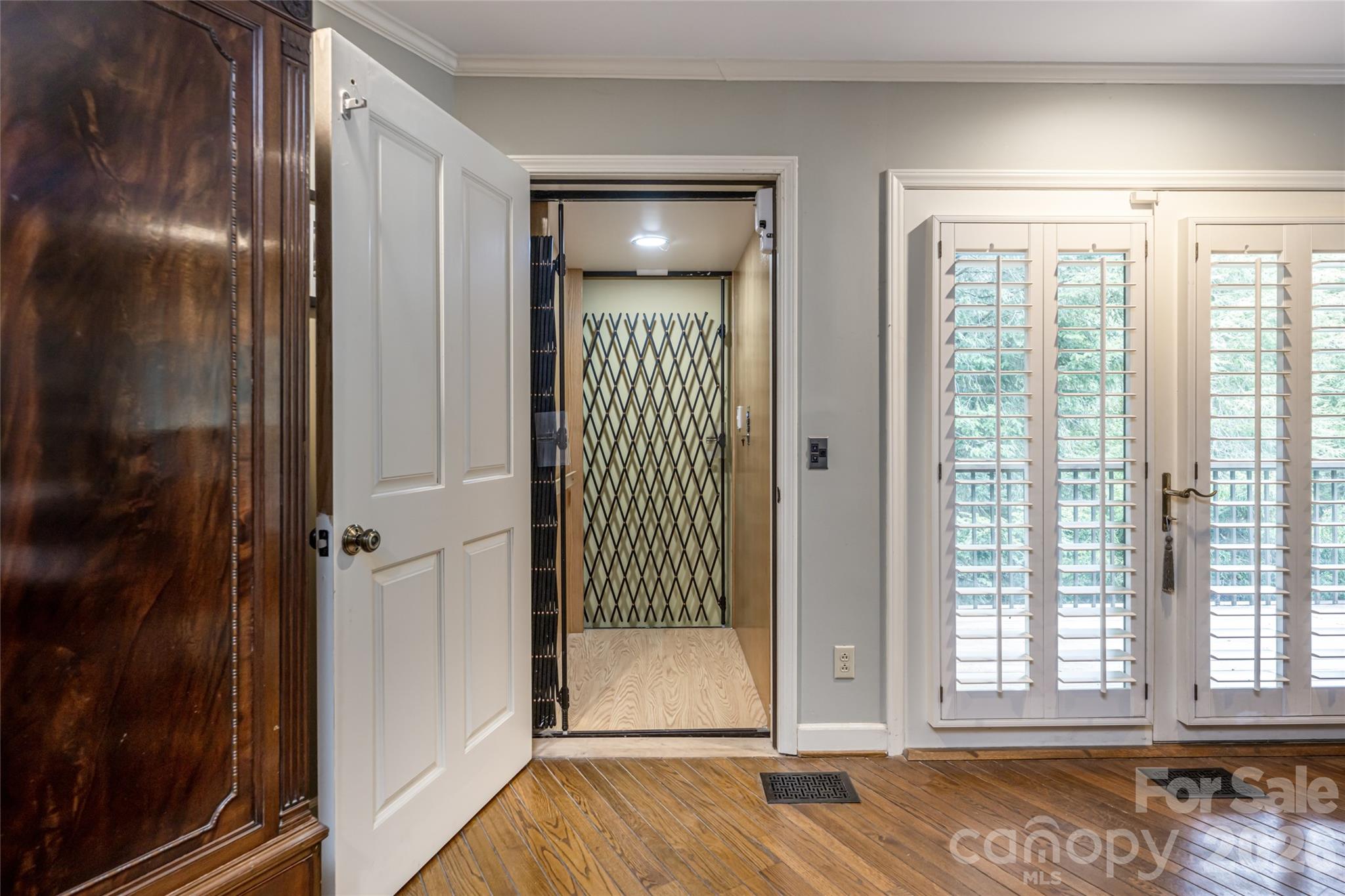18 Forest Road — Asheville