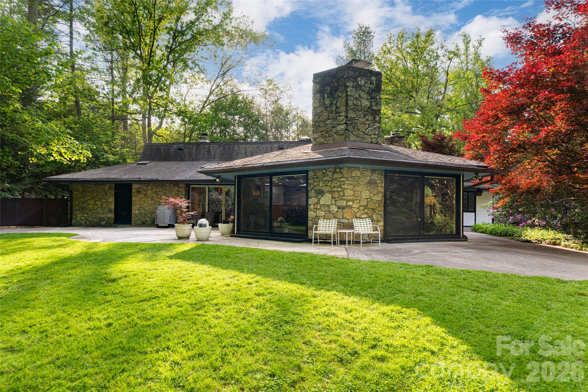 18 Forest Road — Asheville