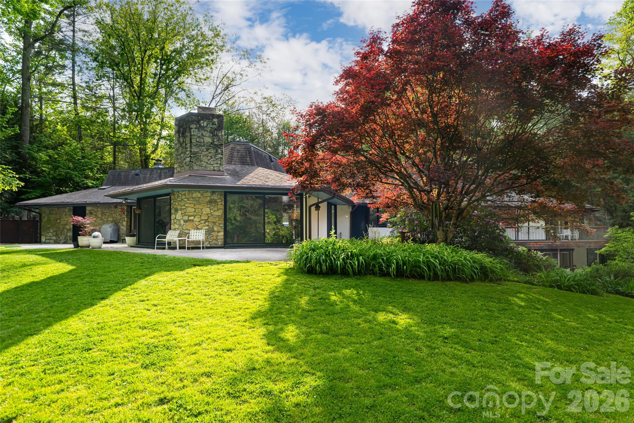 18 Forest Road — Asheville
