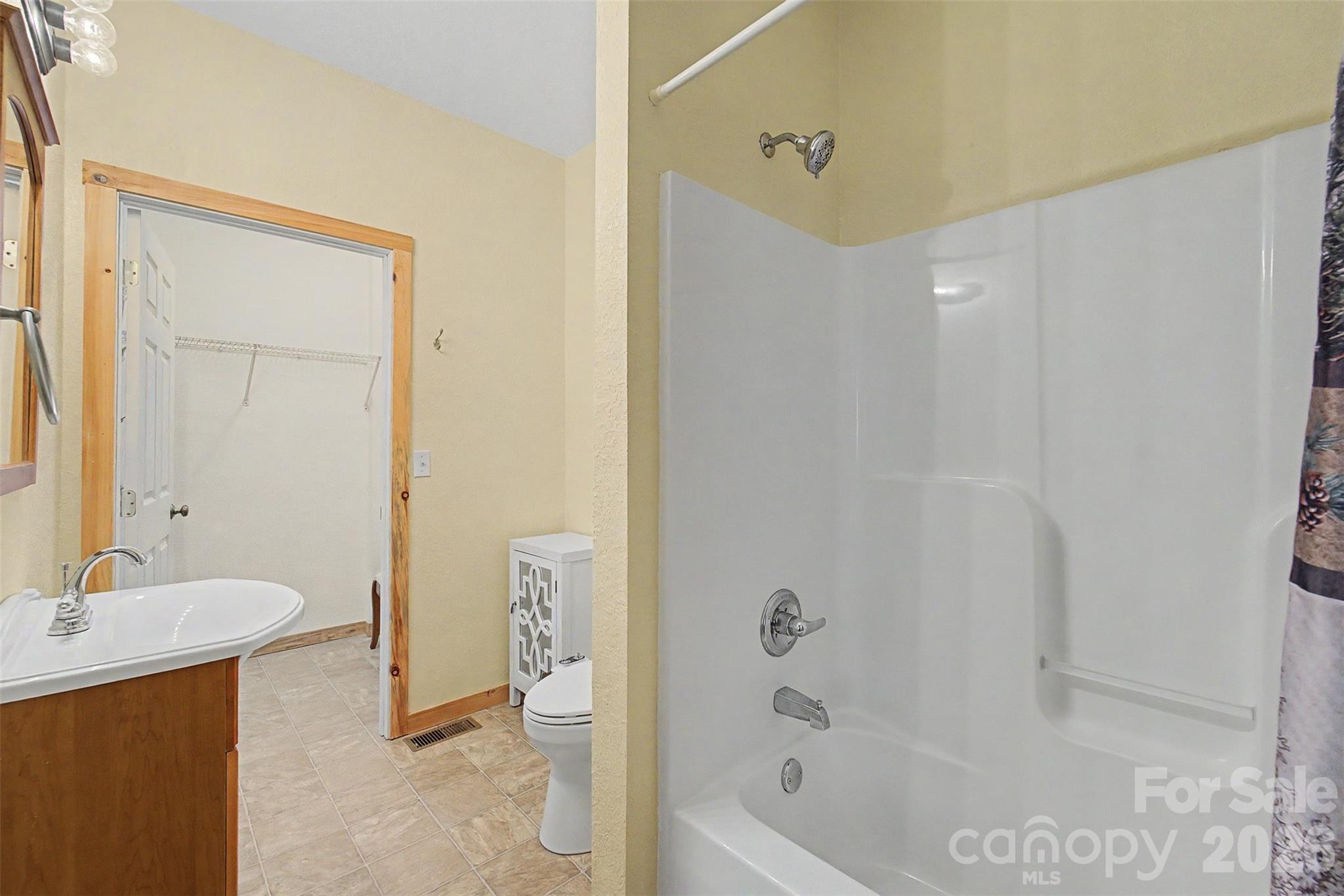 138 Hubbell Lane — Robbinsville
