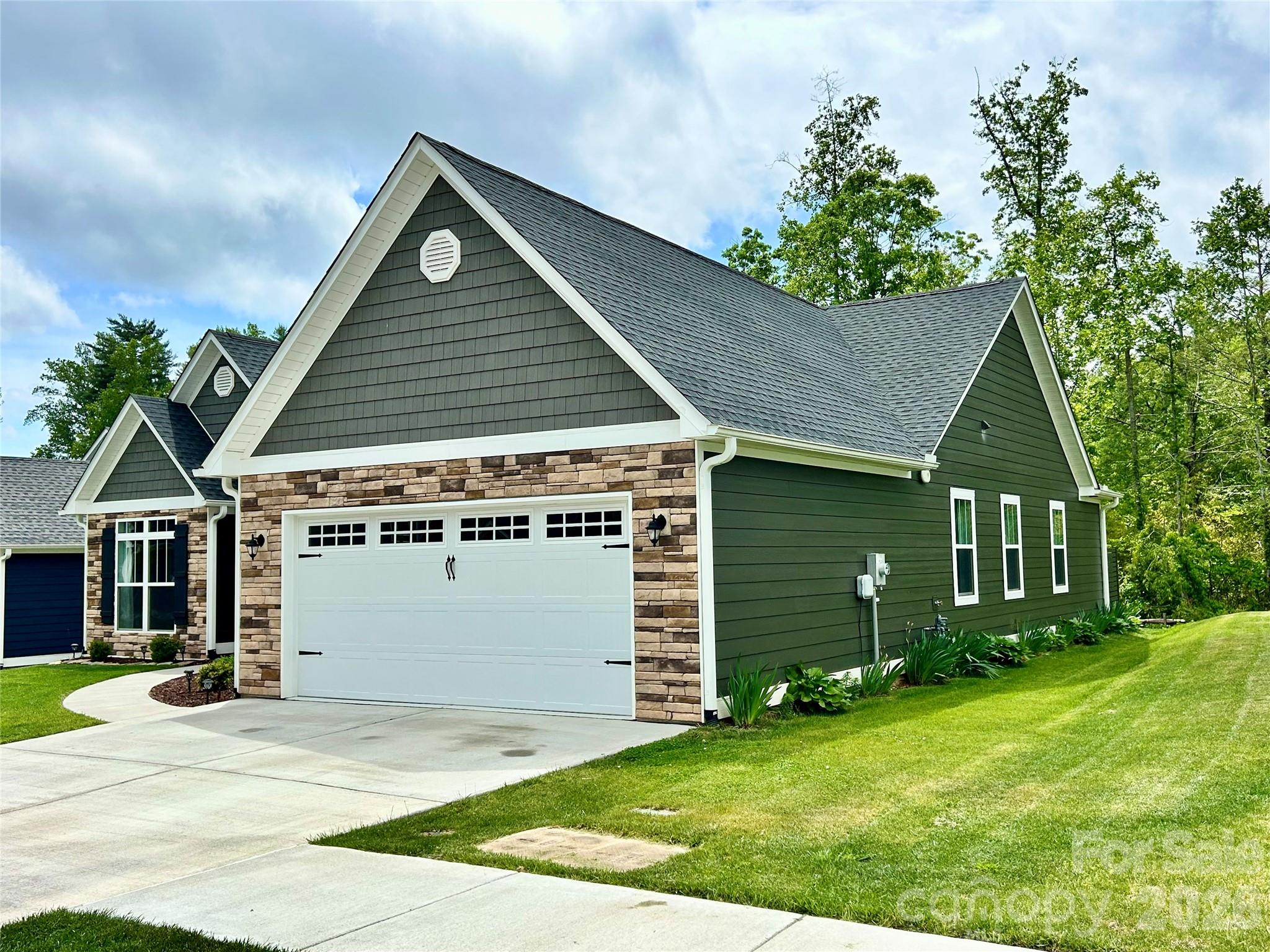 137 Marianne Drive — Hendersonville
