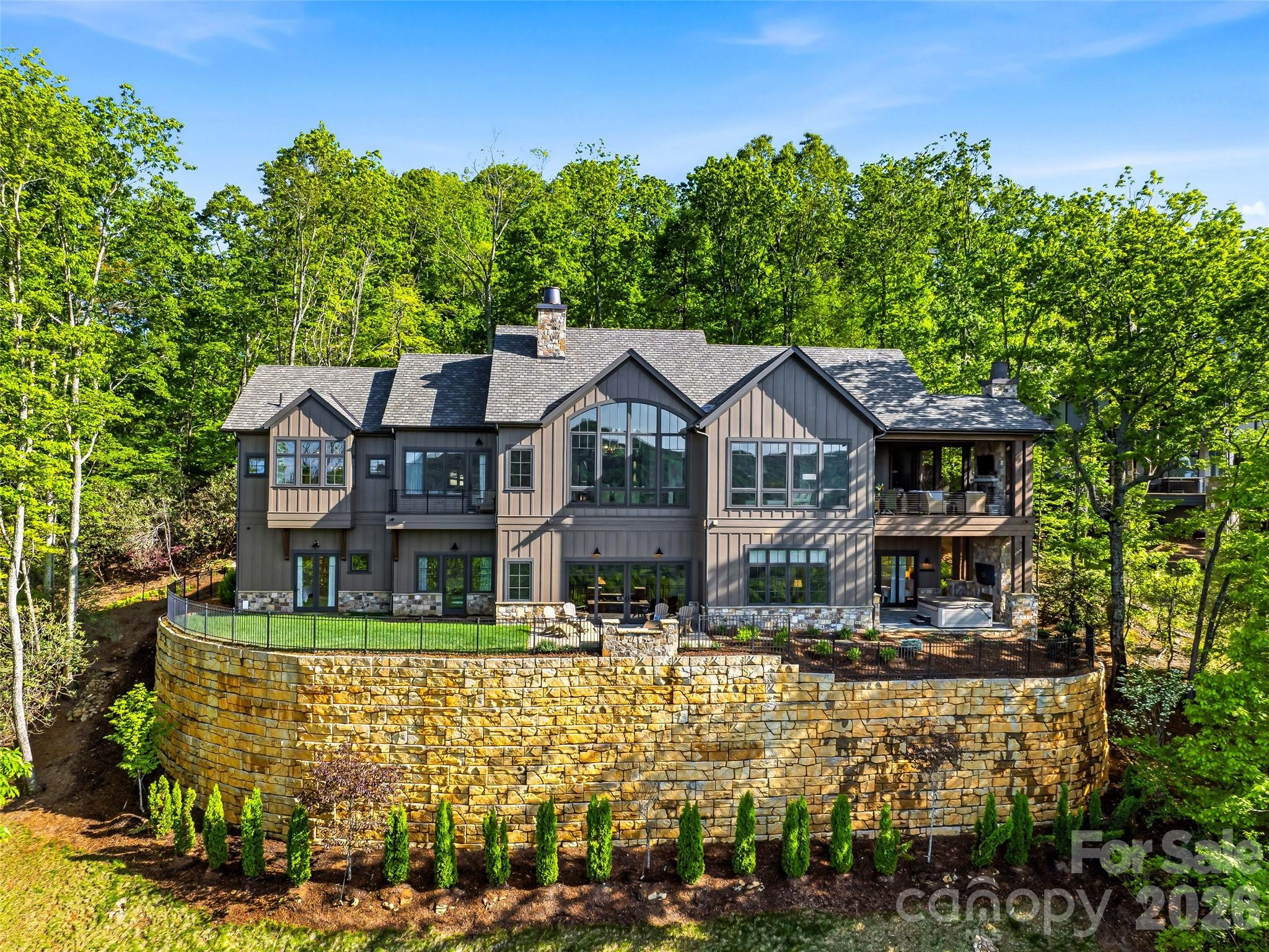 32 Featherstone Trail — Arden