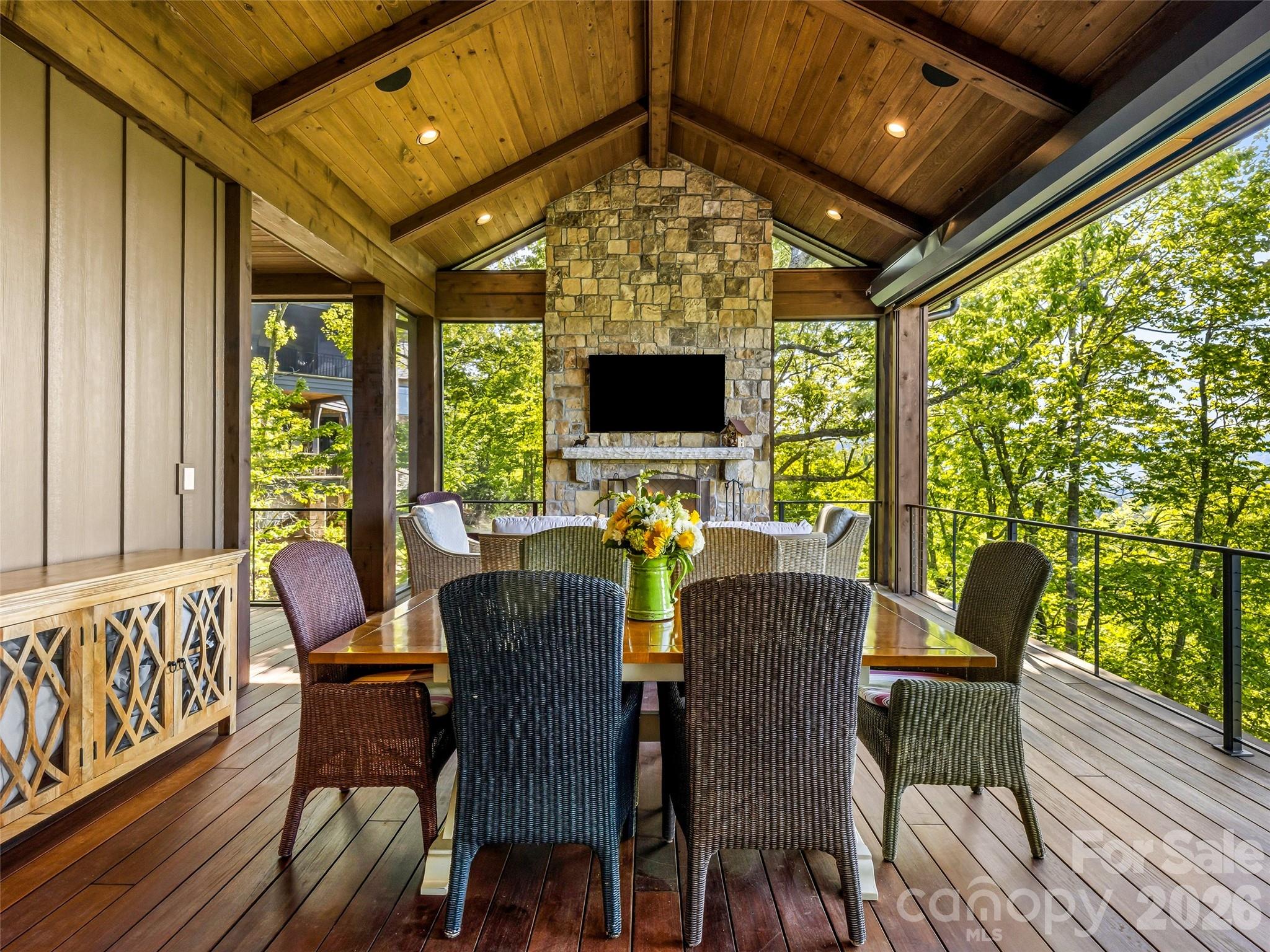 32 Featherstone Trail — Arden