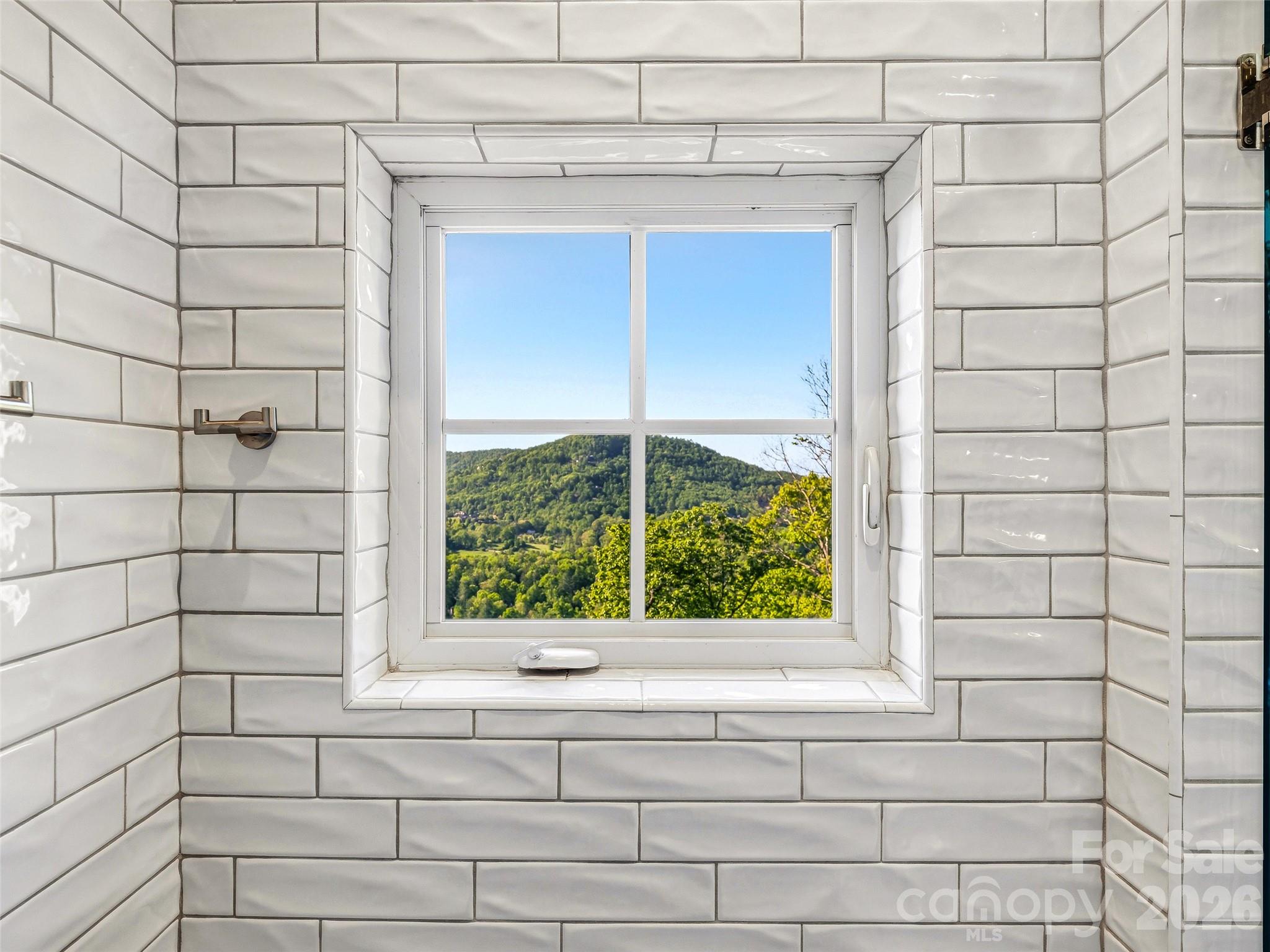 32 Featherstone Trail — Arden
