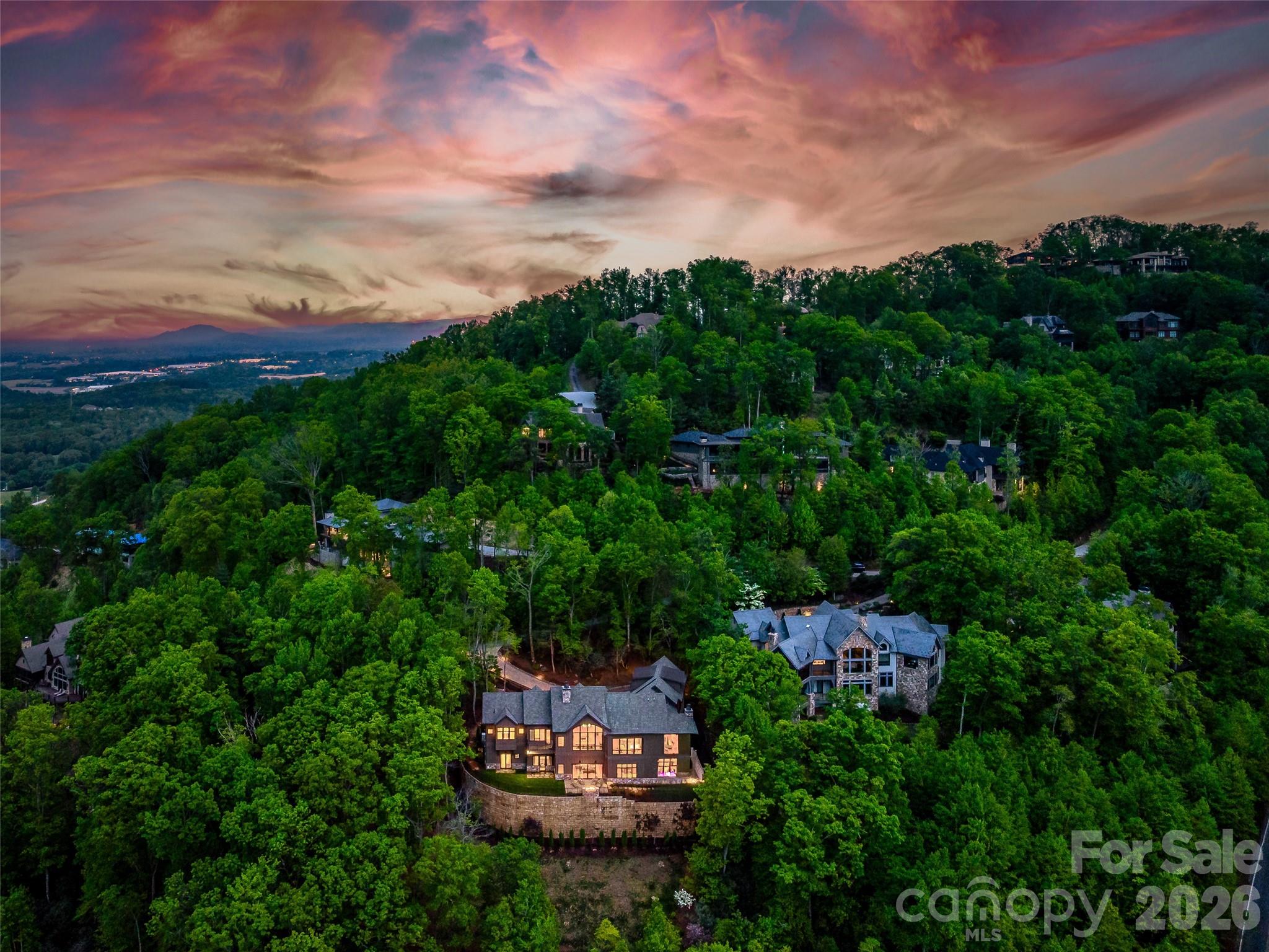 32 Featherstone Trail — Arden