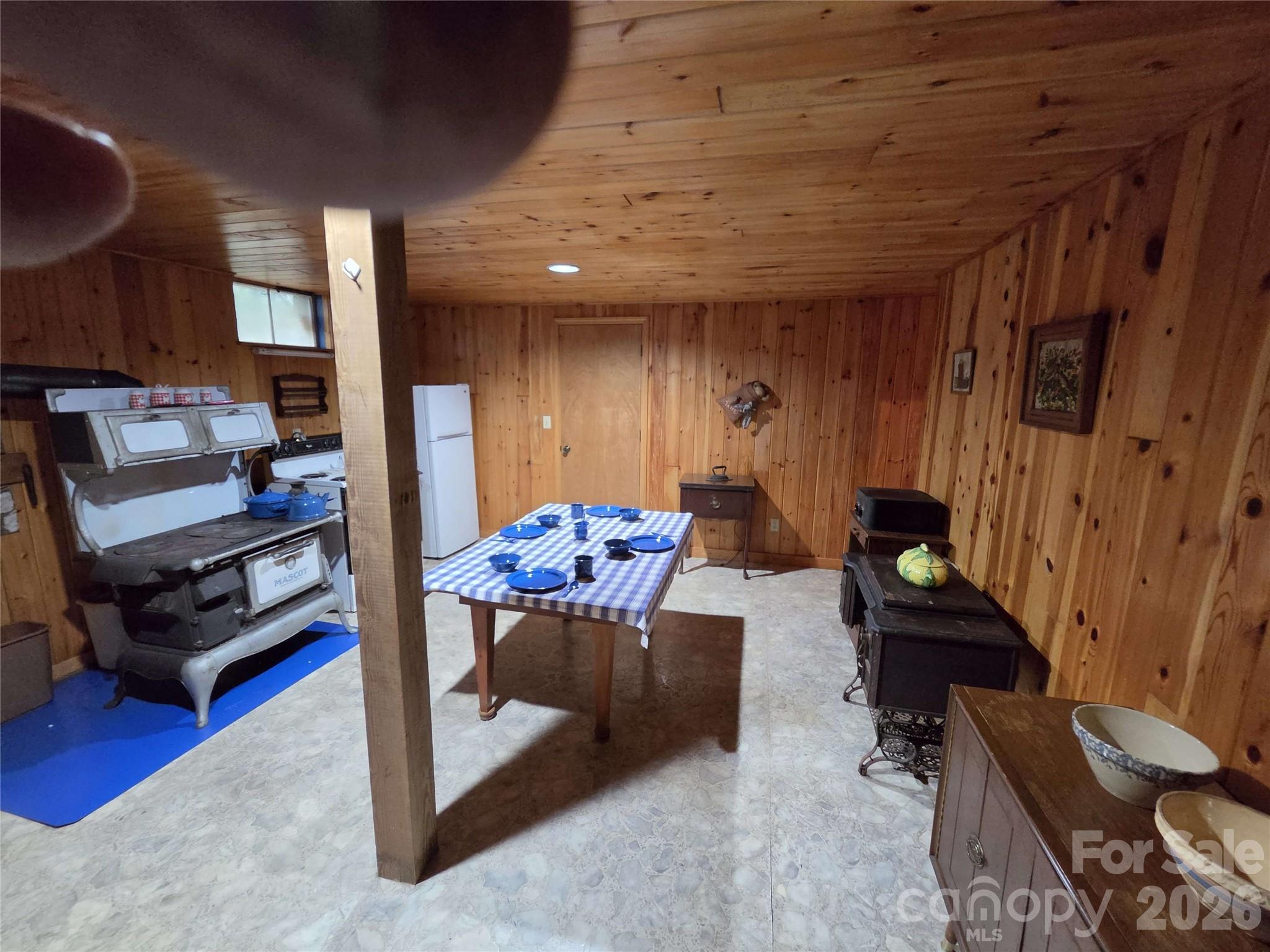 692 Buck Hill Road — Newland