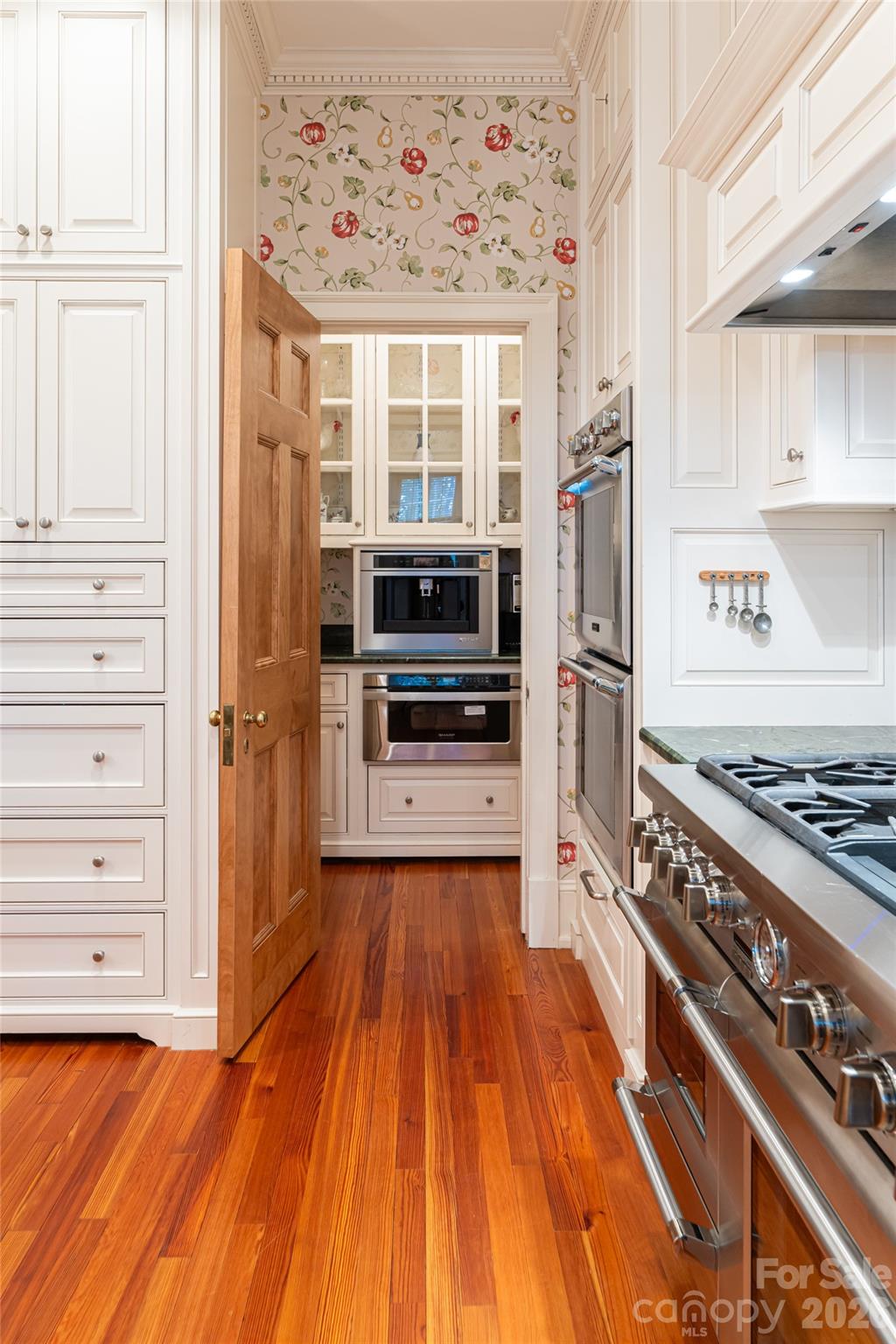324 Vanderbilt Road — Asheville