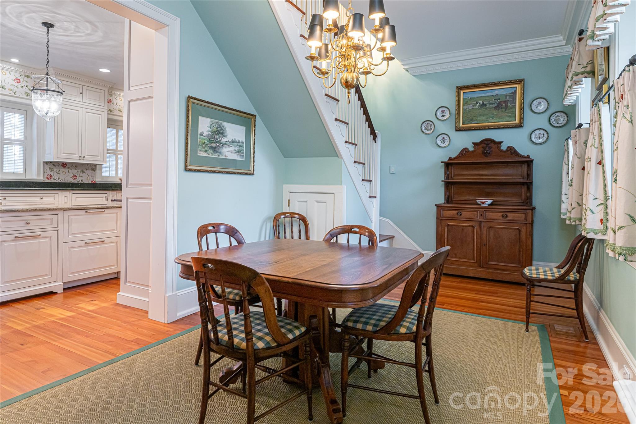 324 Vanderbilt Road — Asheville