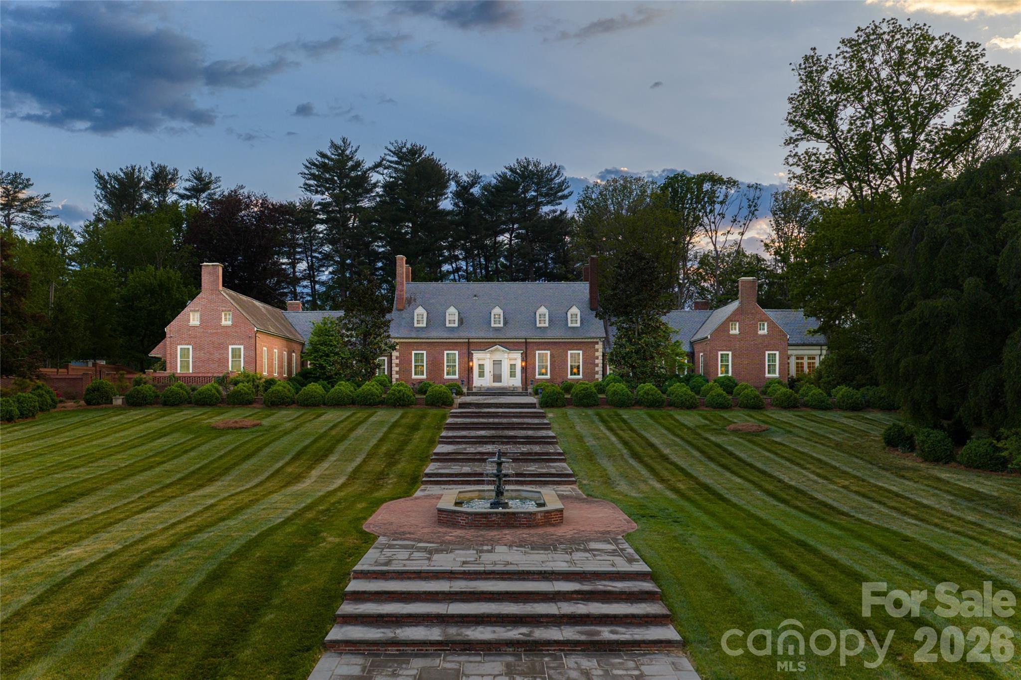 324 Vanderbilt Road — Asheville