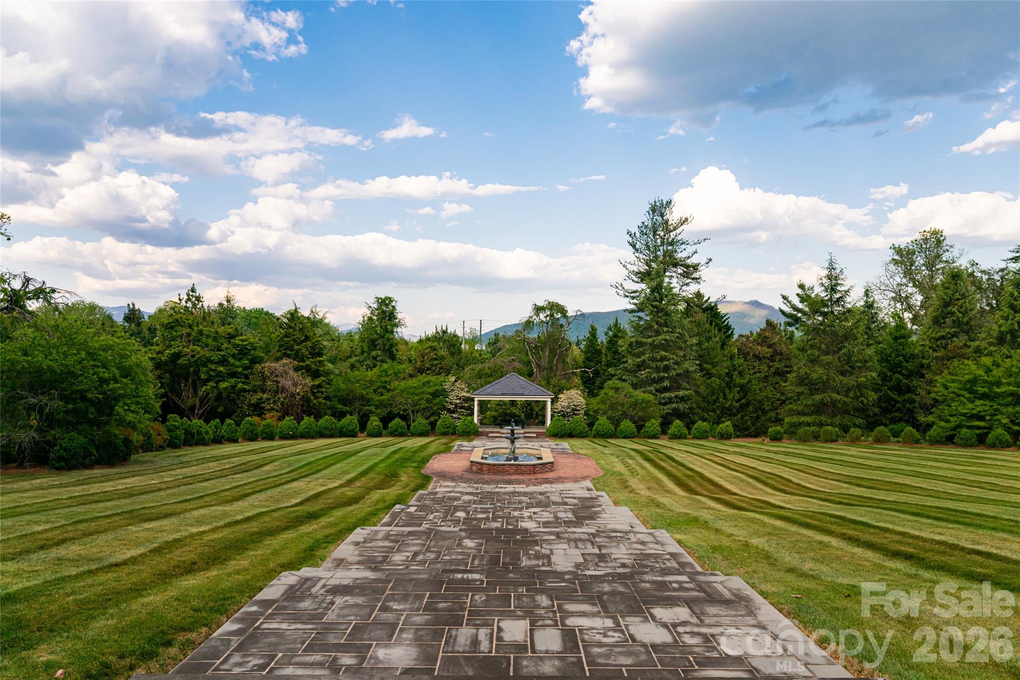 324 Vanderbilt Road — Asheville